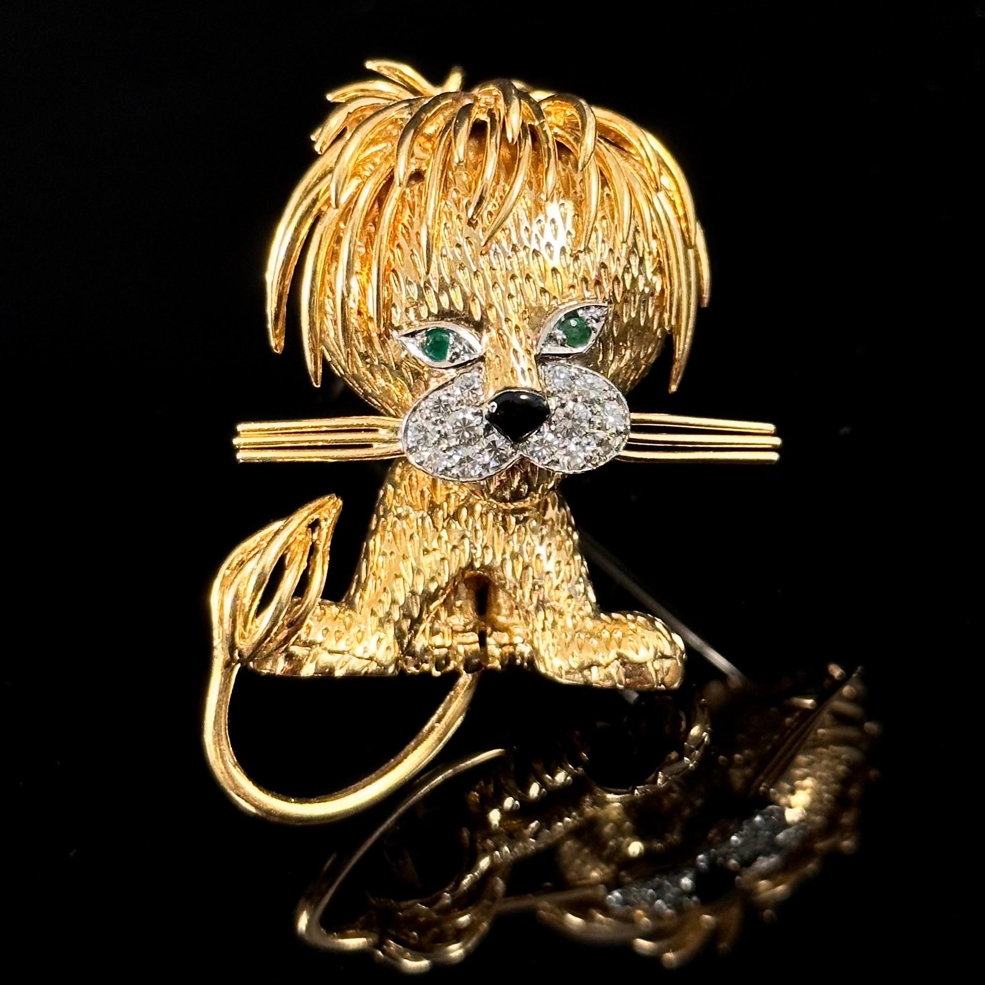 Van Cleef & Arpels (VCA) “Lion Ebouriffé” diamond and emerald brooch in 18kt yellow and white gold, France, by Pery et Cie for VCA, 1960s (circa 1962), with maker’s pouch. With a textured yellow gold body and modelled as a stylized lion cub, the