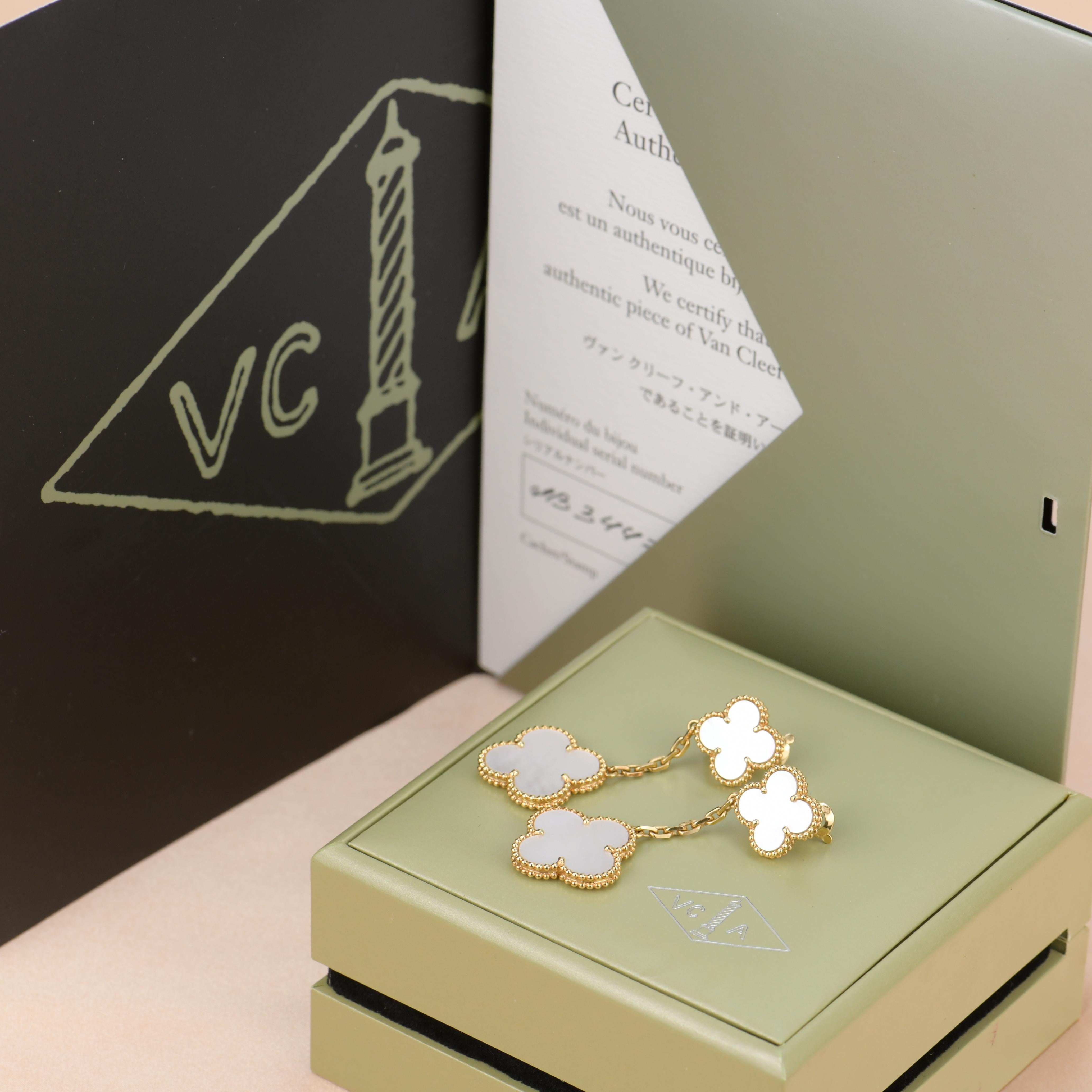 Van Cleef & Arpels VCA Magic Alhambra Lange Perlmutt-Ohrringe im Zustand „Hervorragend“ in Banbury, GB