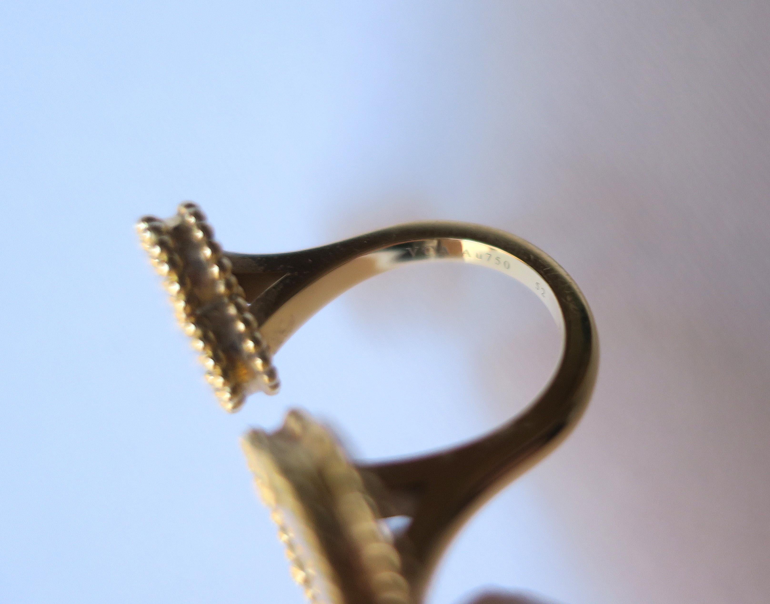 Van Cleef & Arpels VCA Magic Alhambra Perlmutt Ring zwischen den Fingern im Angebot 7