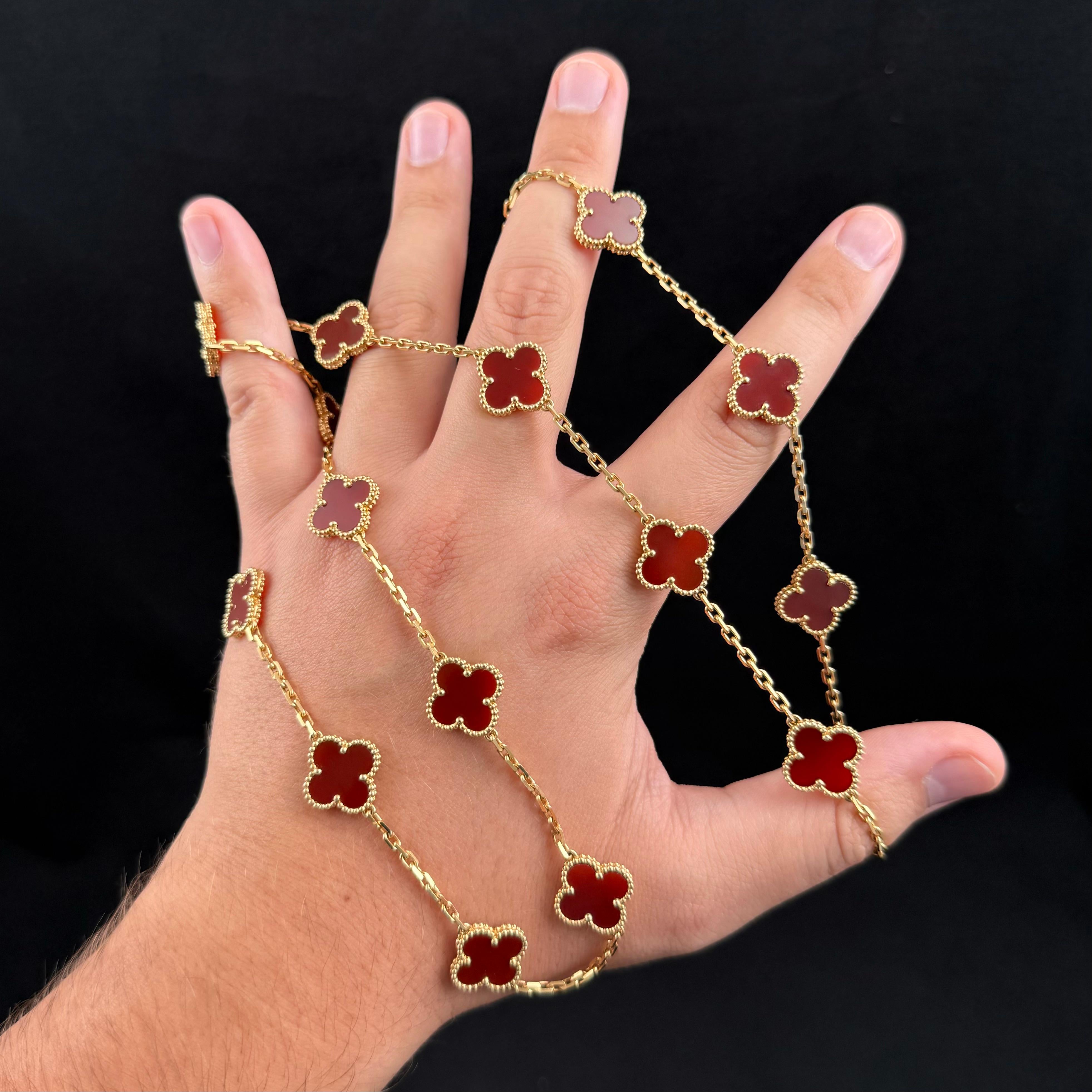 Moderno Van Cleef & Arpels Van Cleef & Arpels Vintage Alhambra Collana lunga in corniola 20 motivi oro