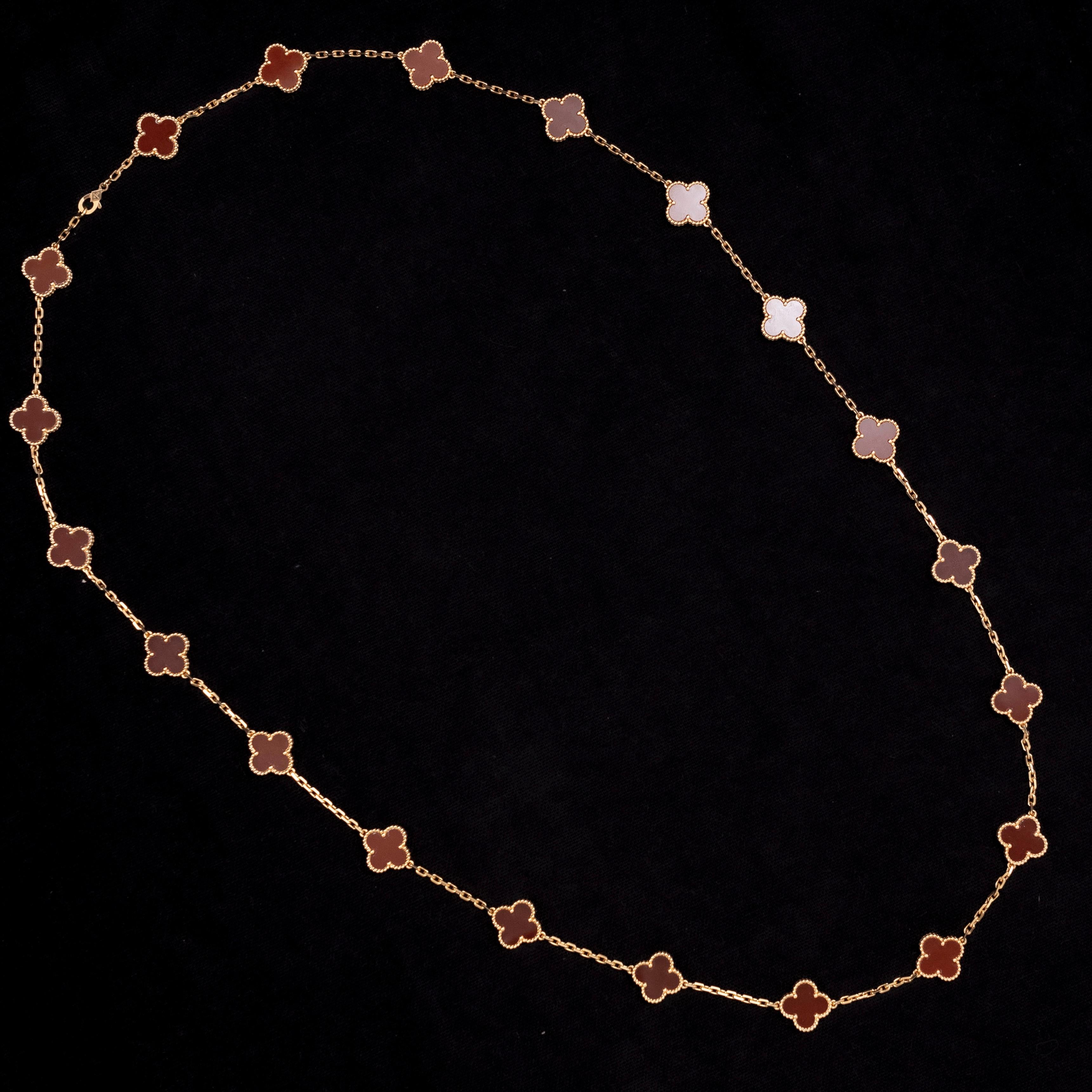 Van Cleef & Arpels Van Cleef & Arpels Vintage Alhambra Collana lunga in corniola 20 motivi oro 1
