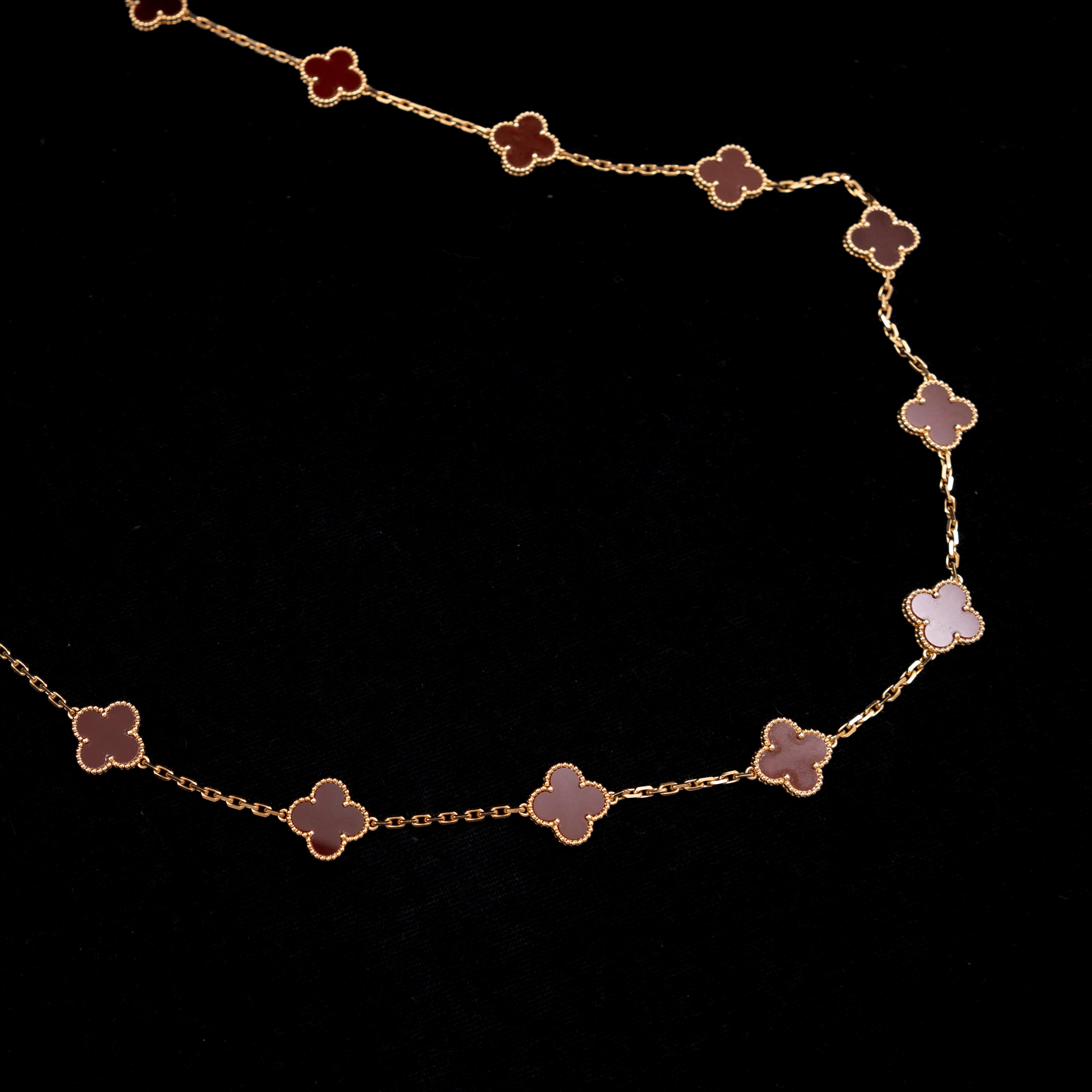Van Cleef & Arpels Van Cleef & Arpels Vintage Alhambra Collana lunga in corniola 20 motivi oro 2
