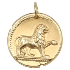 Van Cleef & Arpels VCA Zodiac Medal Leo 18 Karat Yellow Gold Pendant Medallion 