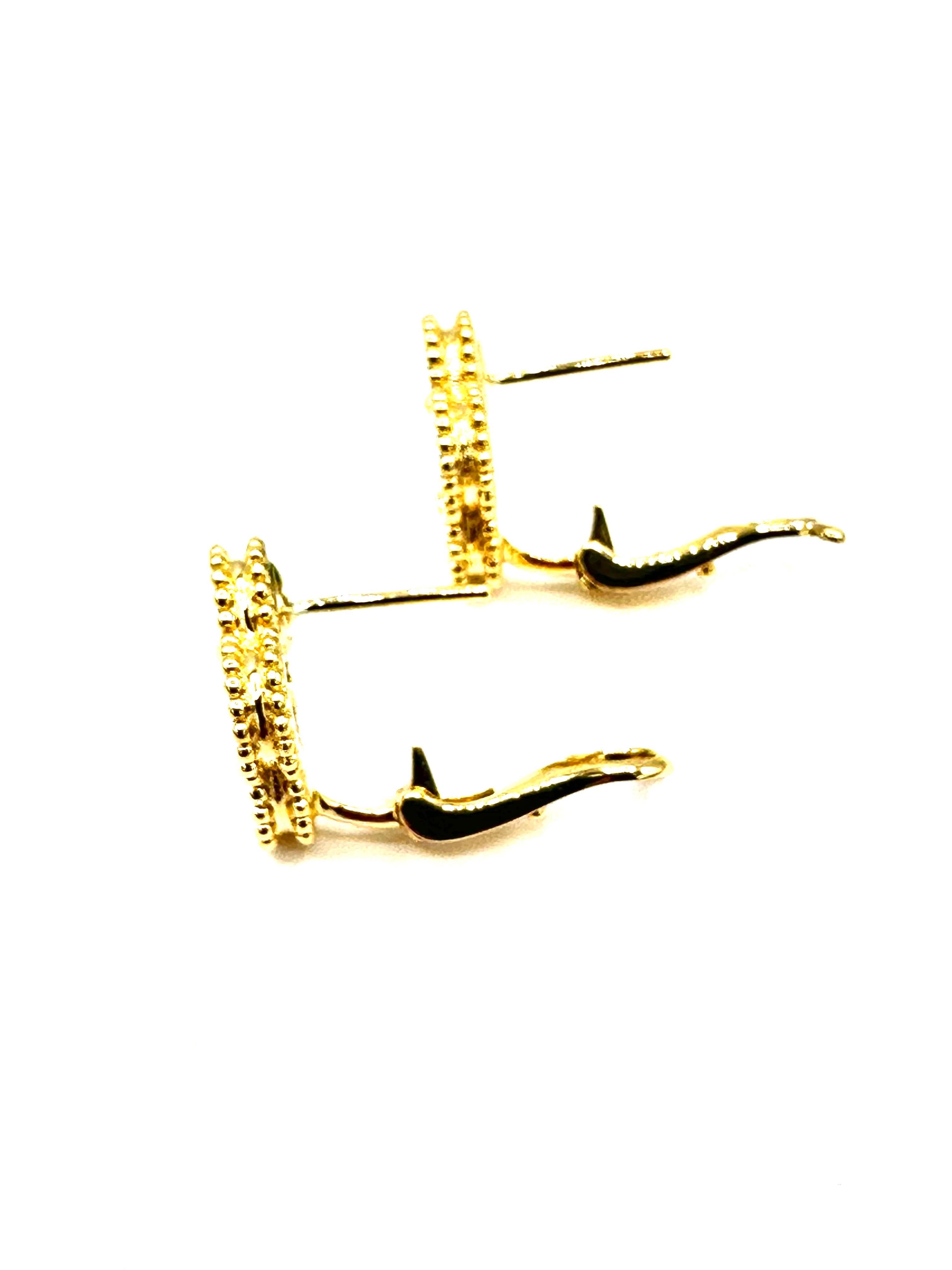 Women's or Men's Van Cleef & Arpels Vinatge Alhambra Malachite and 18K Yellow Gold Earrings  For Sale
