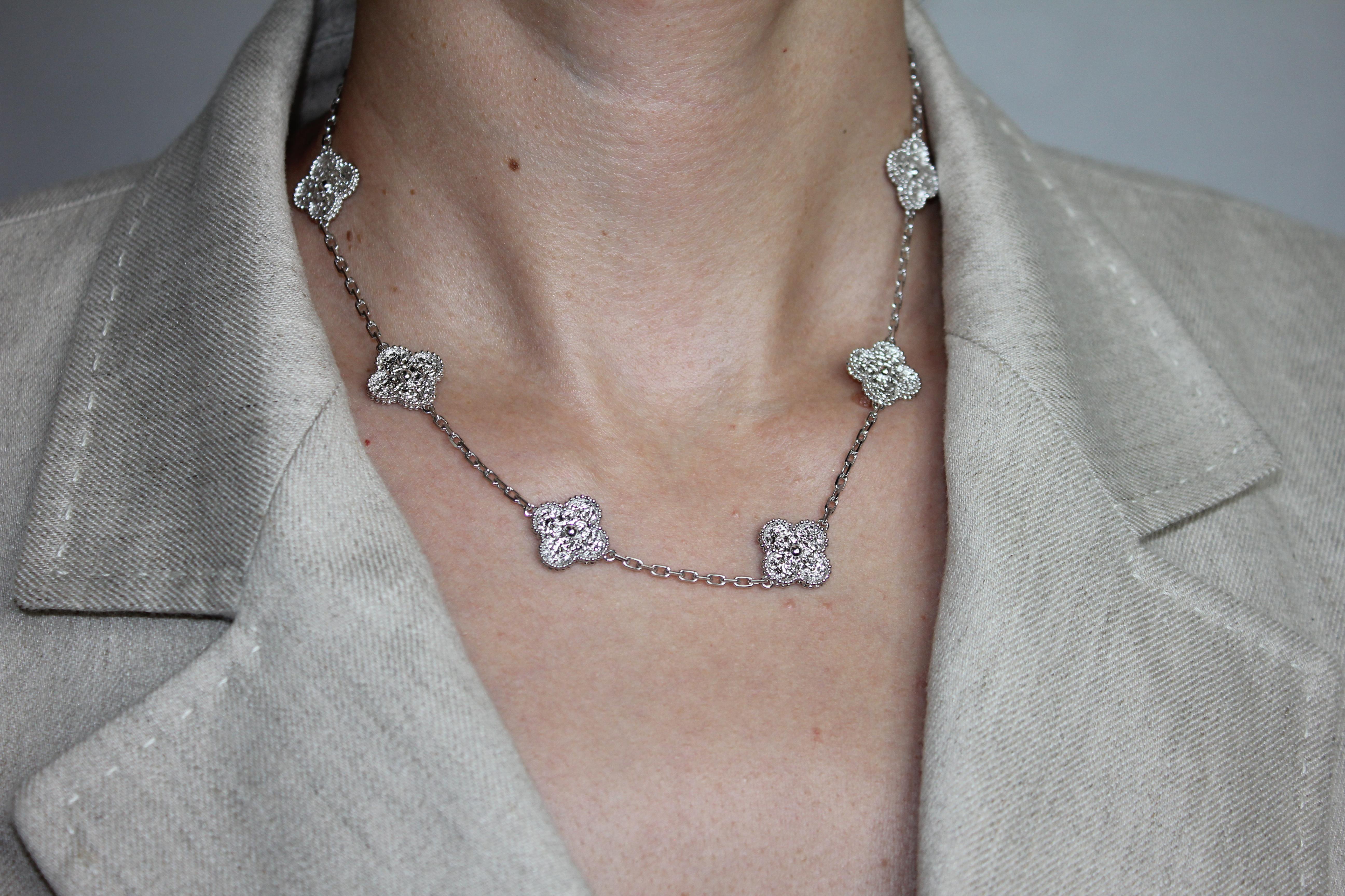 Van Cleef & Arpels Vintage Alhambra Halskette aus 18 Karat Weißgold mit 10 Kleeblättern 4