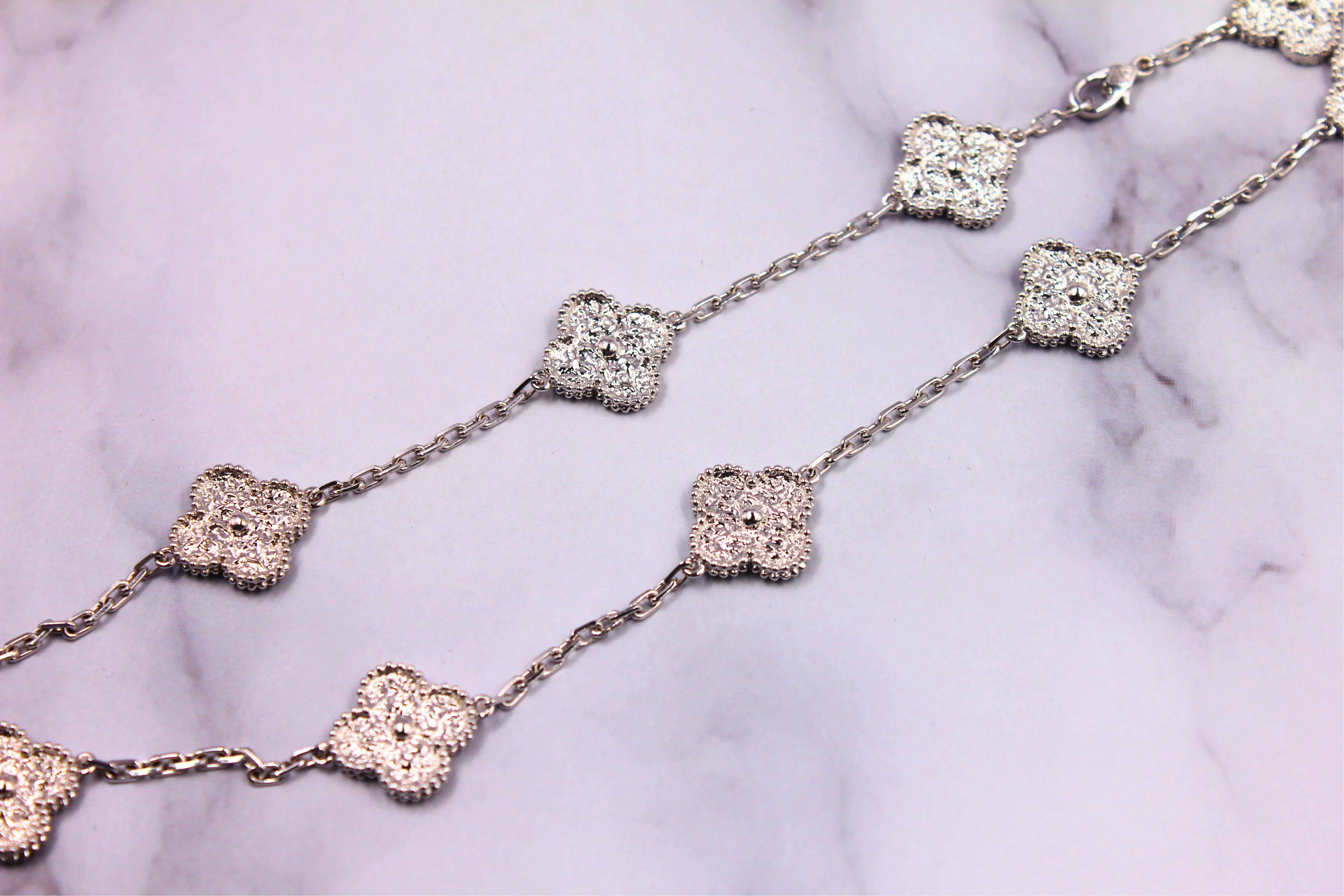 Van Cleef & Arpels Vintage Alhambra Halskette aus 18 Karat Weißgold mit 10 Kleeblättern 8