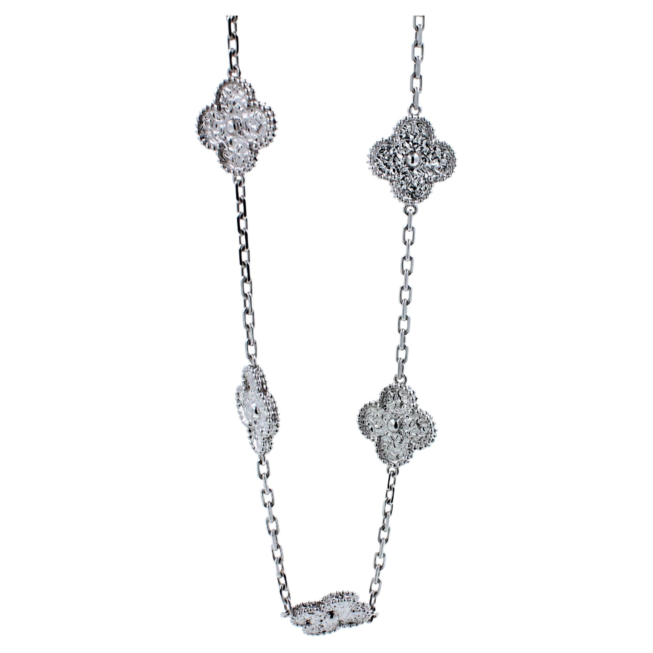 Van Cleef & Arpels Vintage Alhambra Halskette aus 18 Karat Weißgold mit 10 Kleeblättern (Moderne)