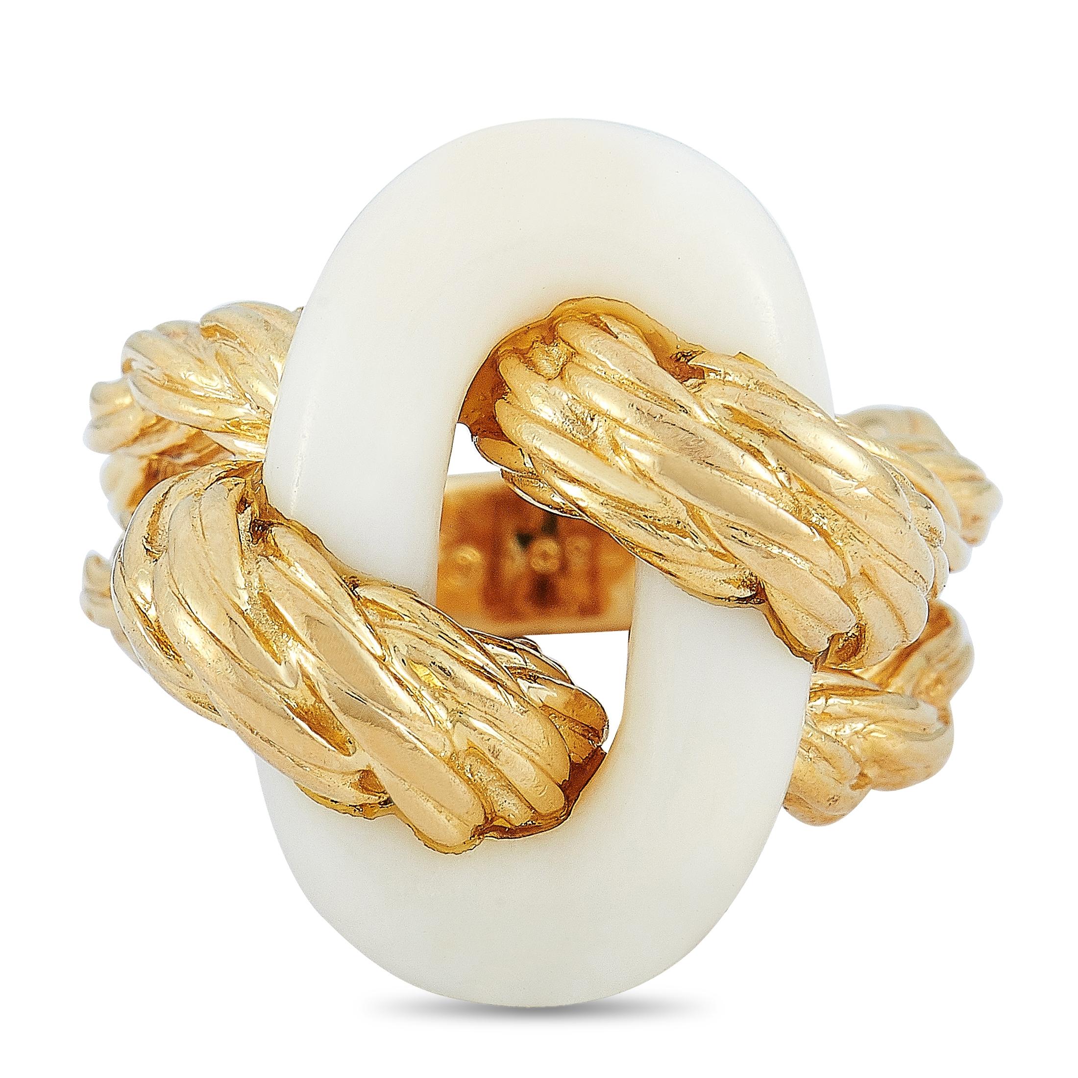 Van Cleef & Arpels Vintage 18 Karat Yellow Gold Coral Ring 2