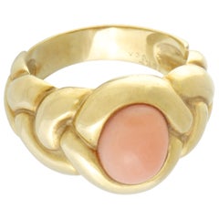 Van Cleef 
Arpels Vintage 18 Karat Yellow Gold Oval Coral Ring