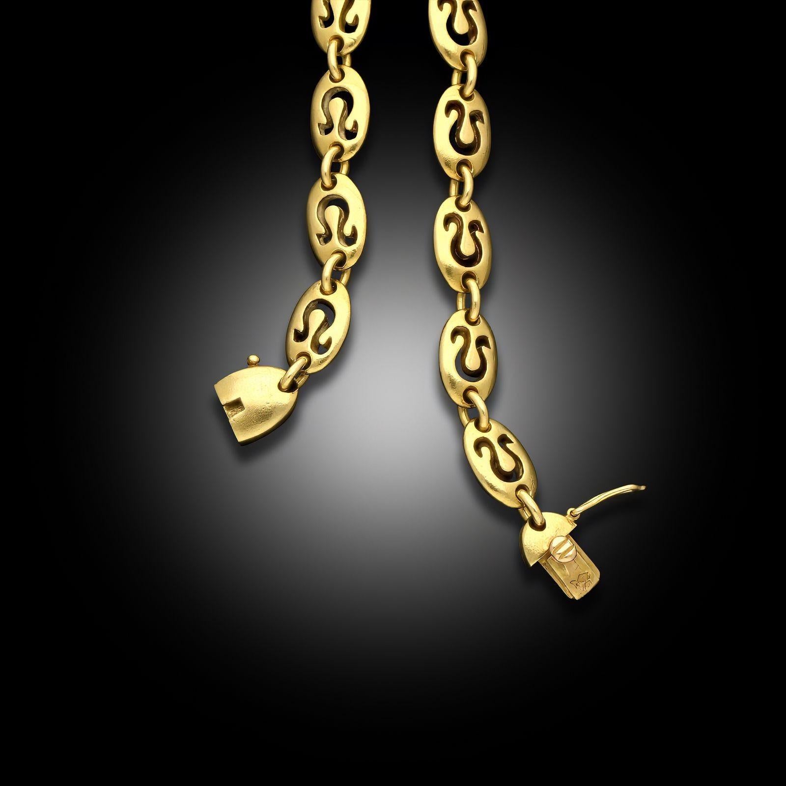 Van Cleef &Arpels Vintage 18ct Yellow Gold Zodiac Bracelet In Good Condition For Sale In London, GB