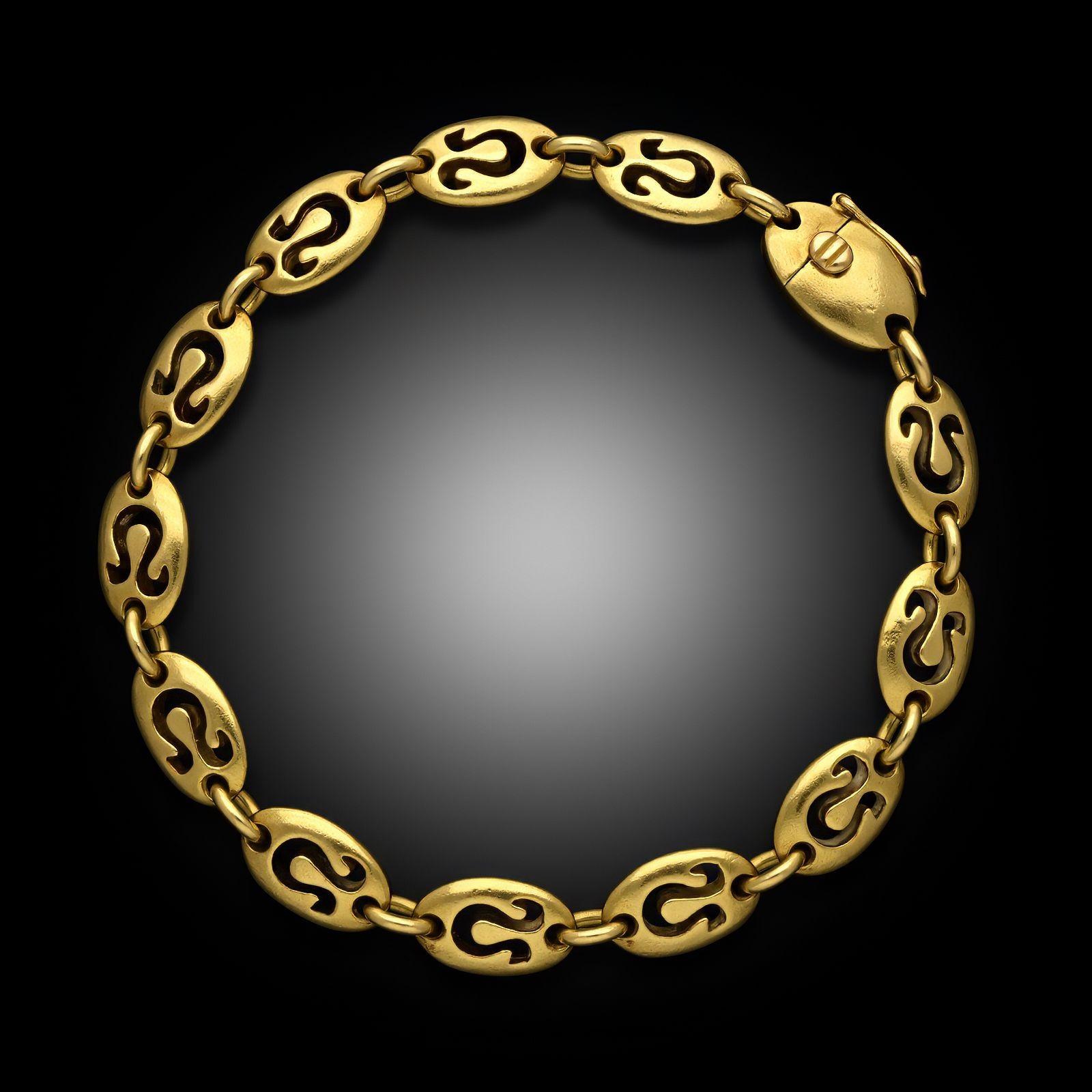 Van Cleef &Arpels Vintage 18ct Yellow Gold Zodiac Bracelet For Sale 1