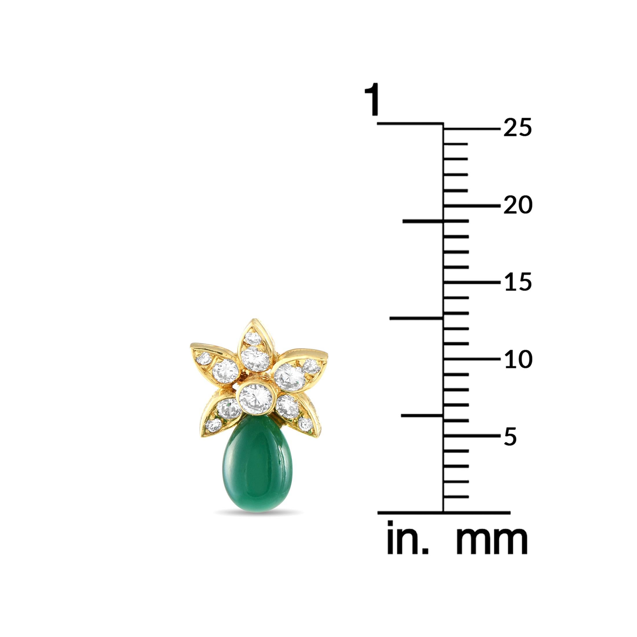 Van Cleef & Arpels Vintage 18K Gold 0.80ct Diamond and Chrysophrase Earrings In Excellent Condition For Sale In Southampton, PA