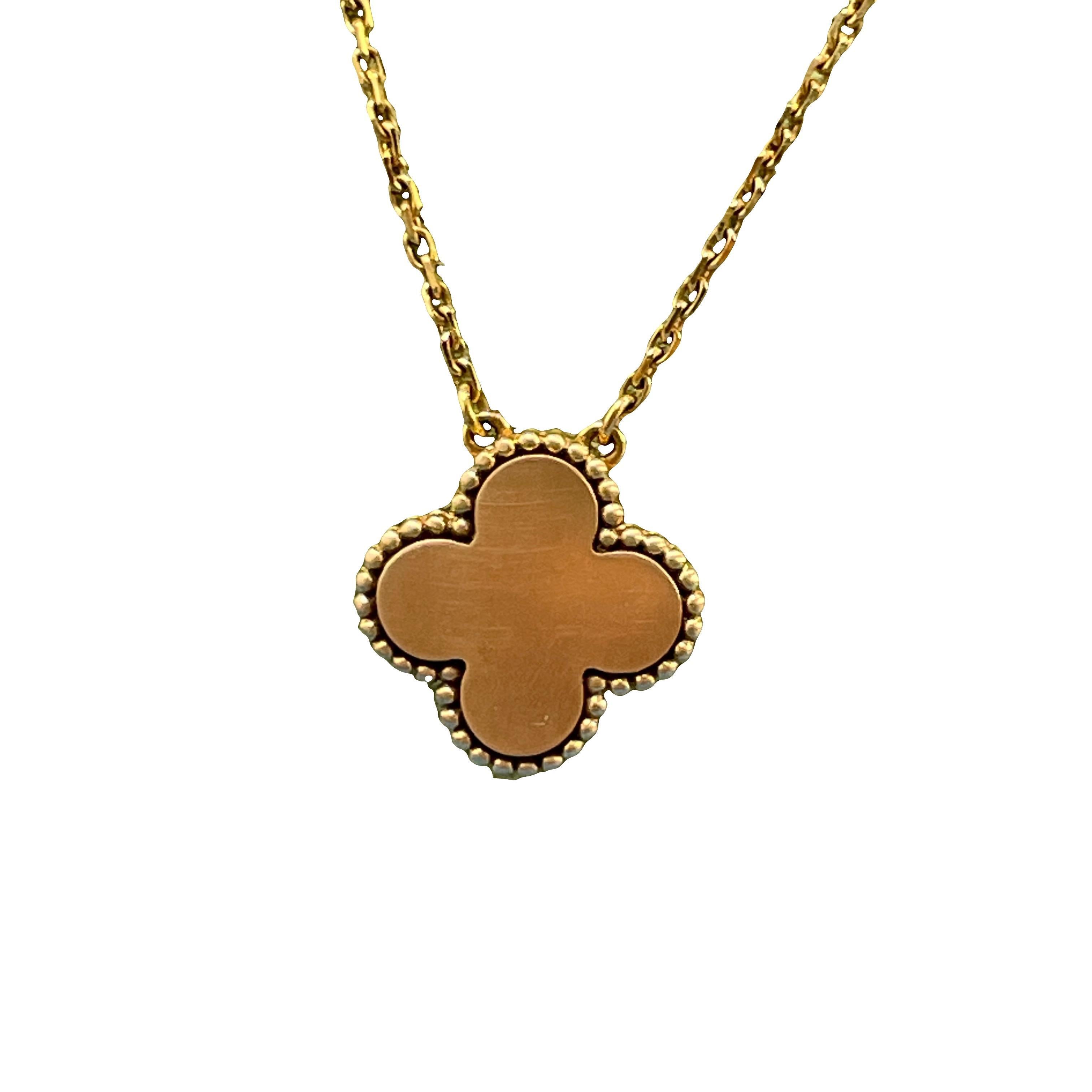 Taille mixte Van Cleef & Arpels Vintage 18k Rose Gold Alhambra Pink Diamond Mop Pendentif en vente