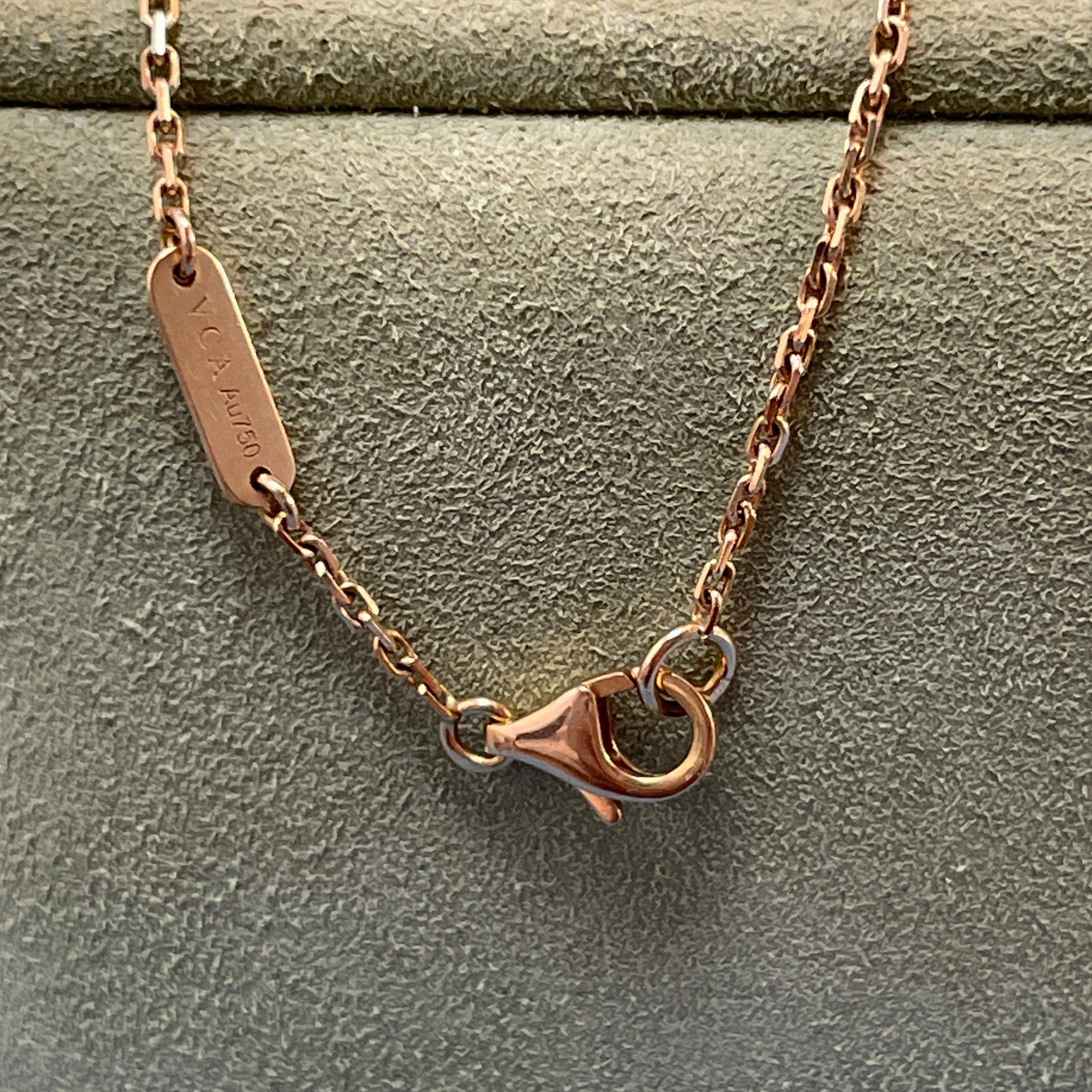 Van Cleef & Arpels Vintage 18k Rose Gold Alhambra Pink Diamond Mop Pendentif en vente 3