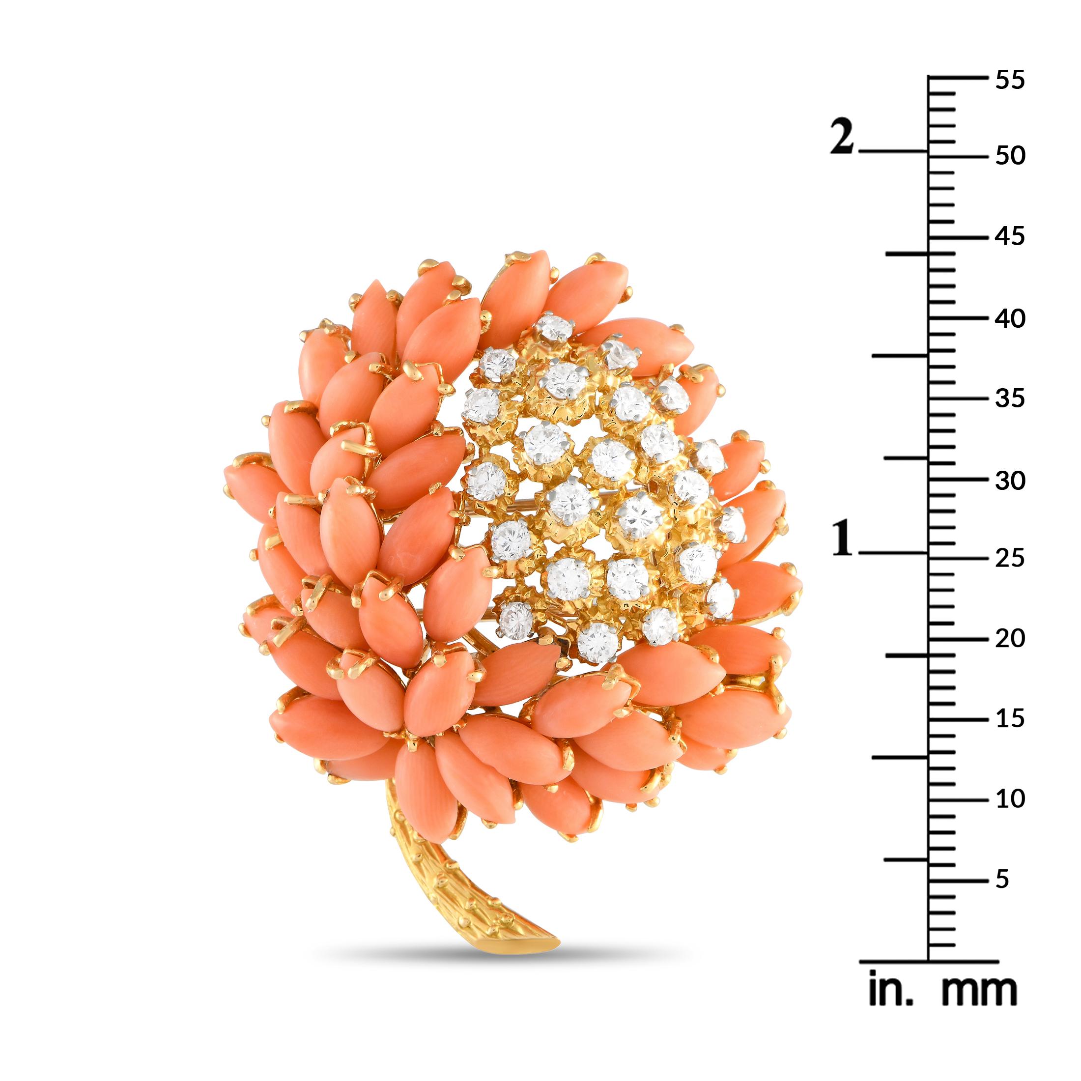 Broche vintage Van Cleef & Arpels de oro amarillo de 18 quilates, 1,20 quilates de diamantes y flor de coral en Excelente Estado en Southampton, PA