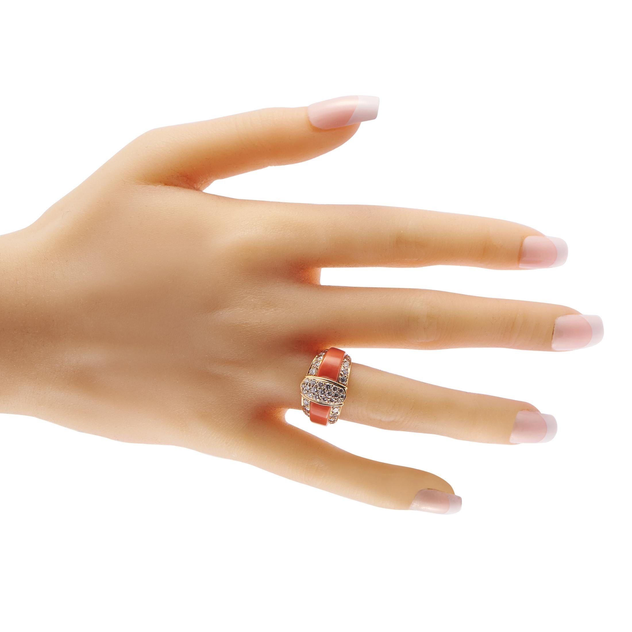 Van Cleef & Arpels Vintage 18 Karat Gelbgold 1,22 Karat Diamant- und Korallenring (Rundschliff)
