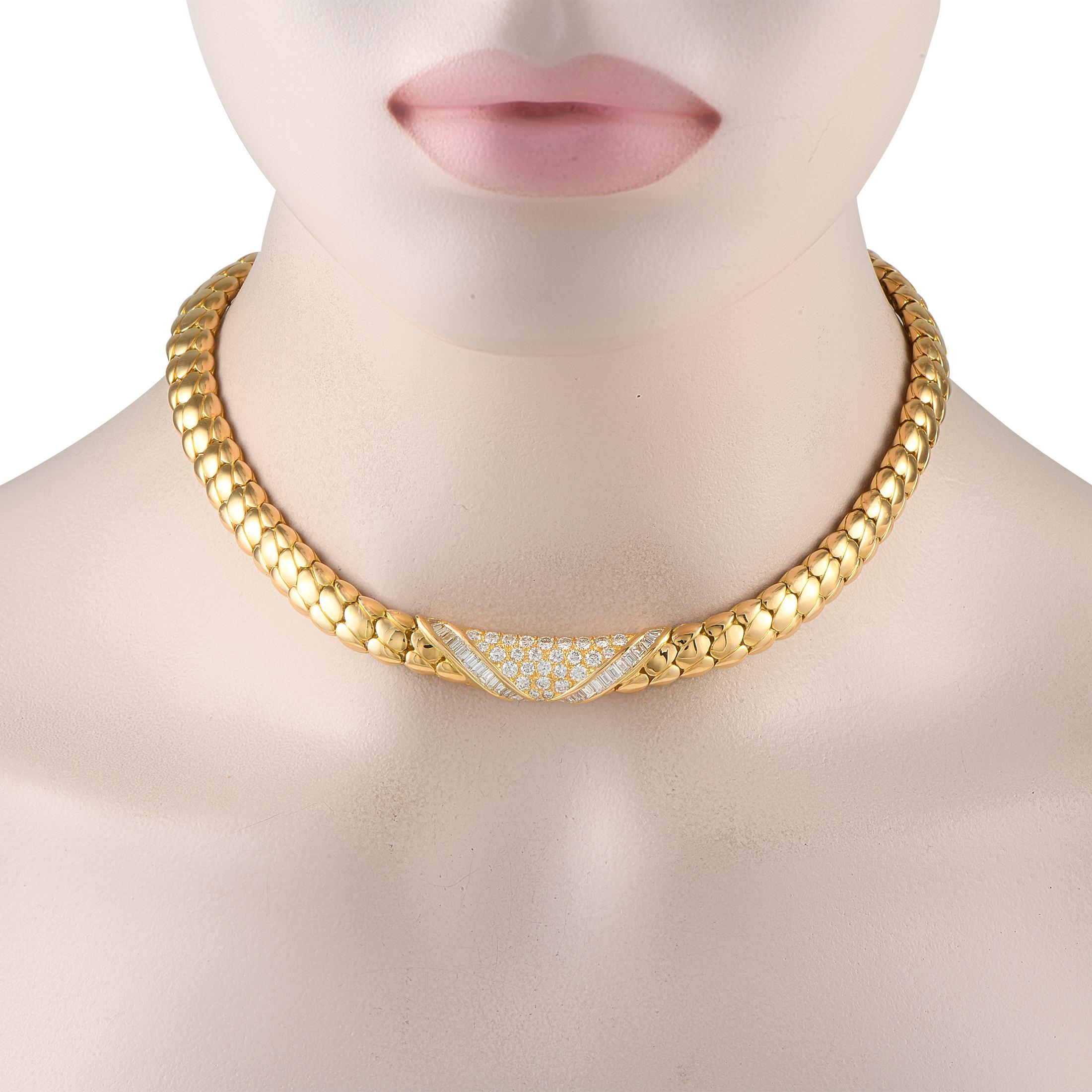 This vintage Van Cleef & Arpels necklace is an impeccably crafted piece that will elevate any luxury jewelry collection. The 18K Yellow Gold setting measures 14 long and features a sleek, rounded texture for added visual impact. At the center, a