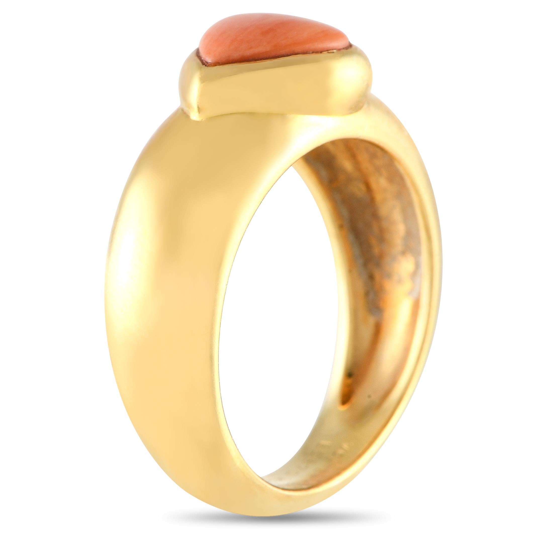 Add a touch of color and a hint of sweetness to your daily outfits with this vintage Van Cleef & Arpels ring. It features a polished, domed band in yellow gold, topped with a heart-shaped coral cabochon on a bezel setting. The ring's top dimensions