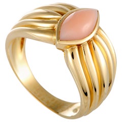 Van Cleef & Arpels Vintage 18 Karat Yellow Gold Coral Ring