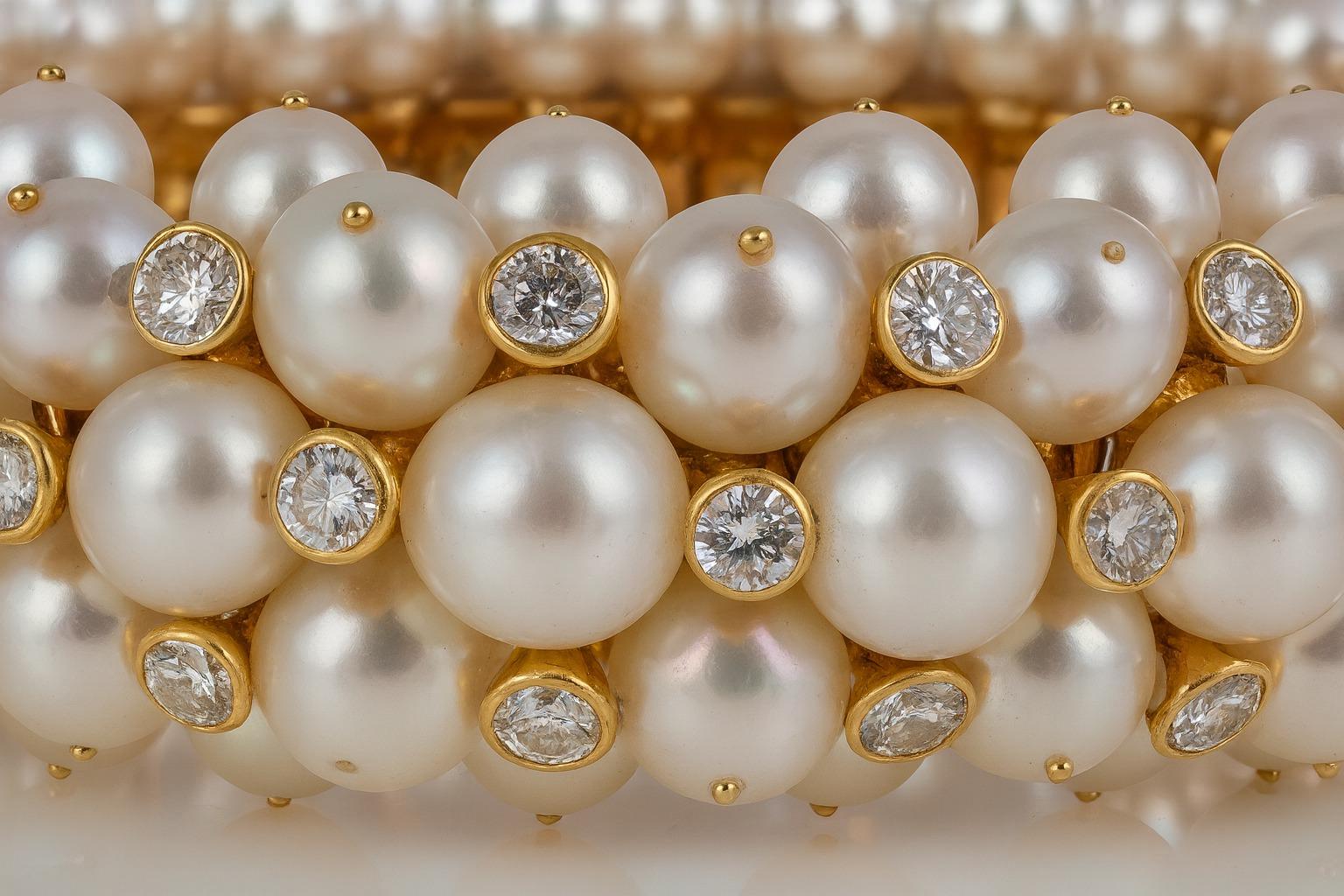 Pulsera vintage Van Cleef & Arpels de oro amarillo de 18 quilates con diamantes y perlas cultivadas Cuenta en venta