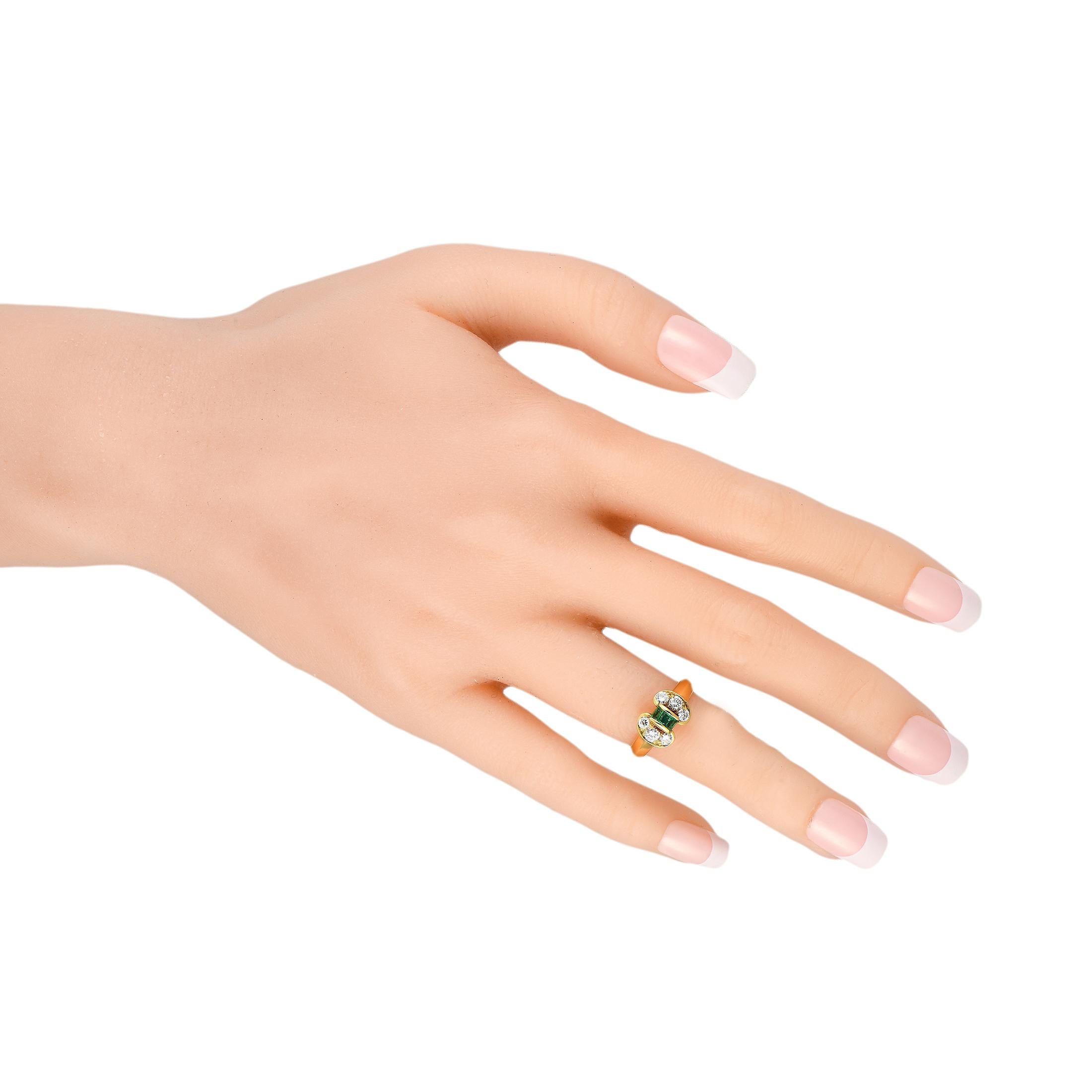 Round Cut Van Cleef & Arpels Vintage 18K Yellow Gold Diamond and Emerald Ring