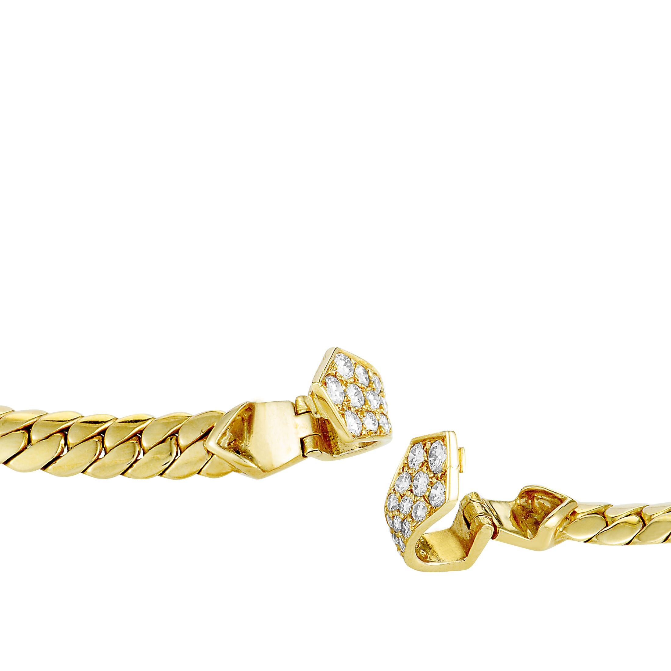 Van Cleef & Arpels Vintage 18 Karat Gold Diamond and Round Mother of Pearl 1