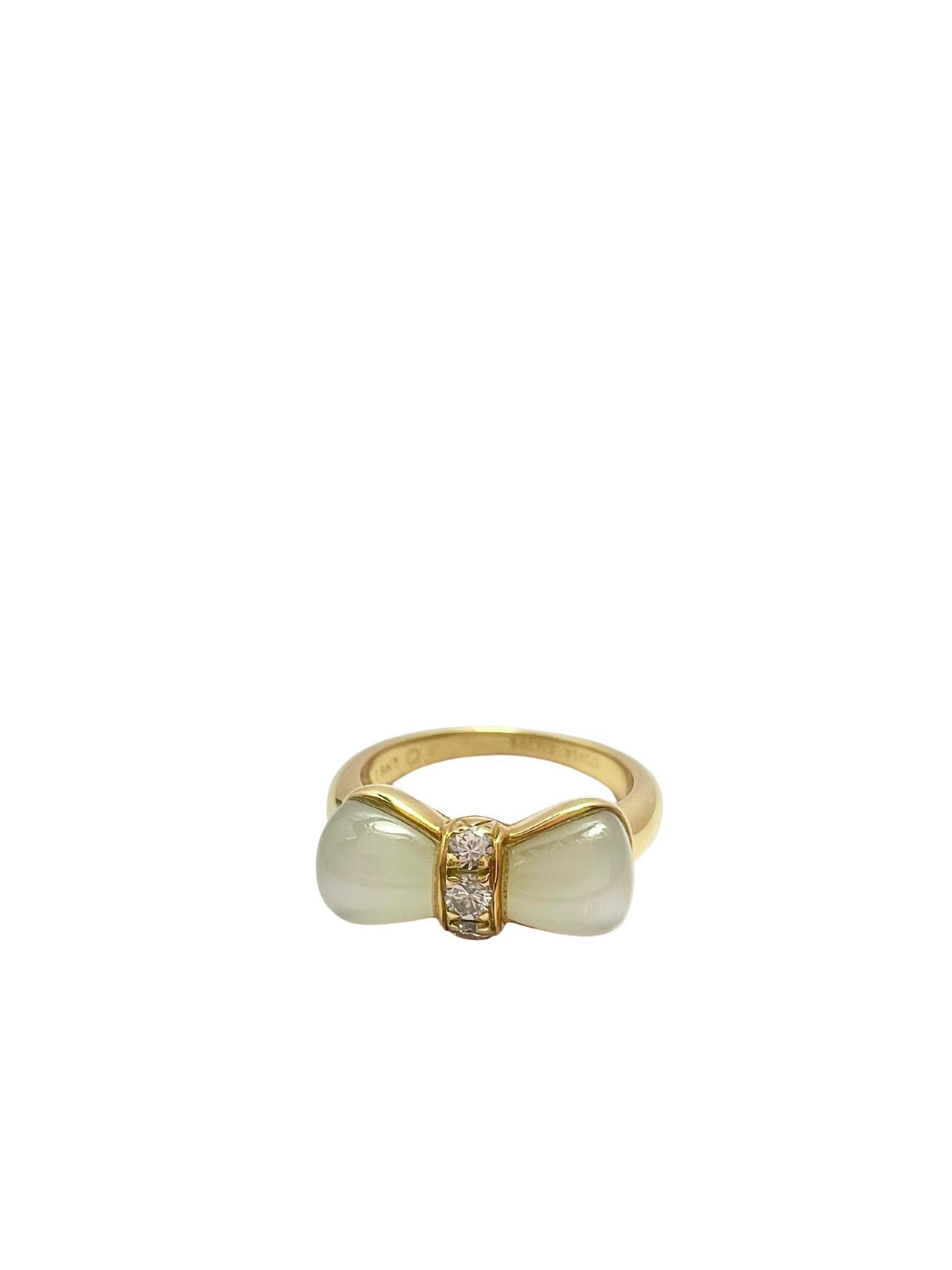 Van Cleef & Arpels Vintage 18k Gelbgold Diamant und weiße Koralle Bogen Ring im Zustand „Hervorragend“ im Angebot in New York, NY