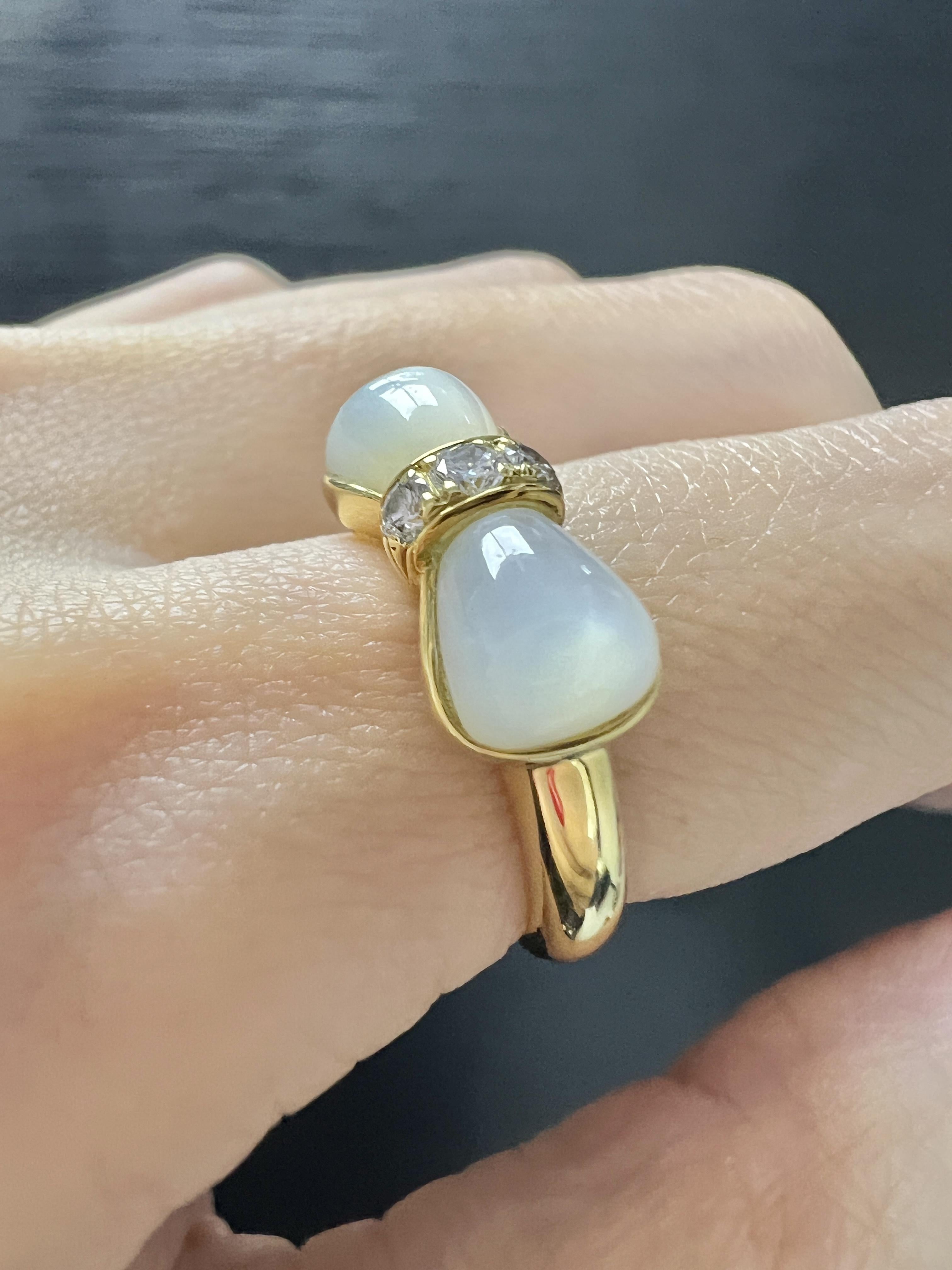 Van Cleef & Arpels Vintage 18k Gelbgold Diamant und weiße Koralle Bogen Ring im Angebot 1