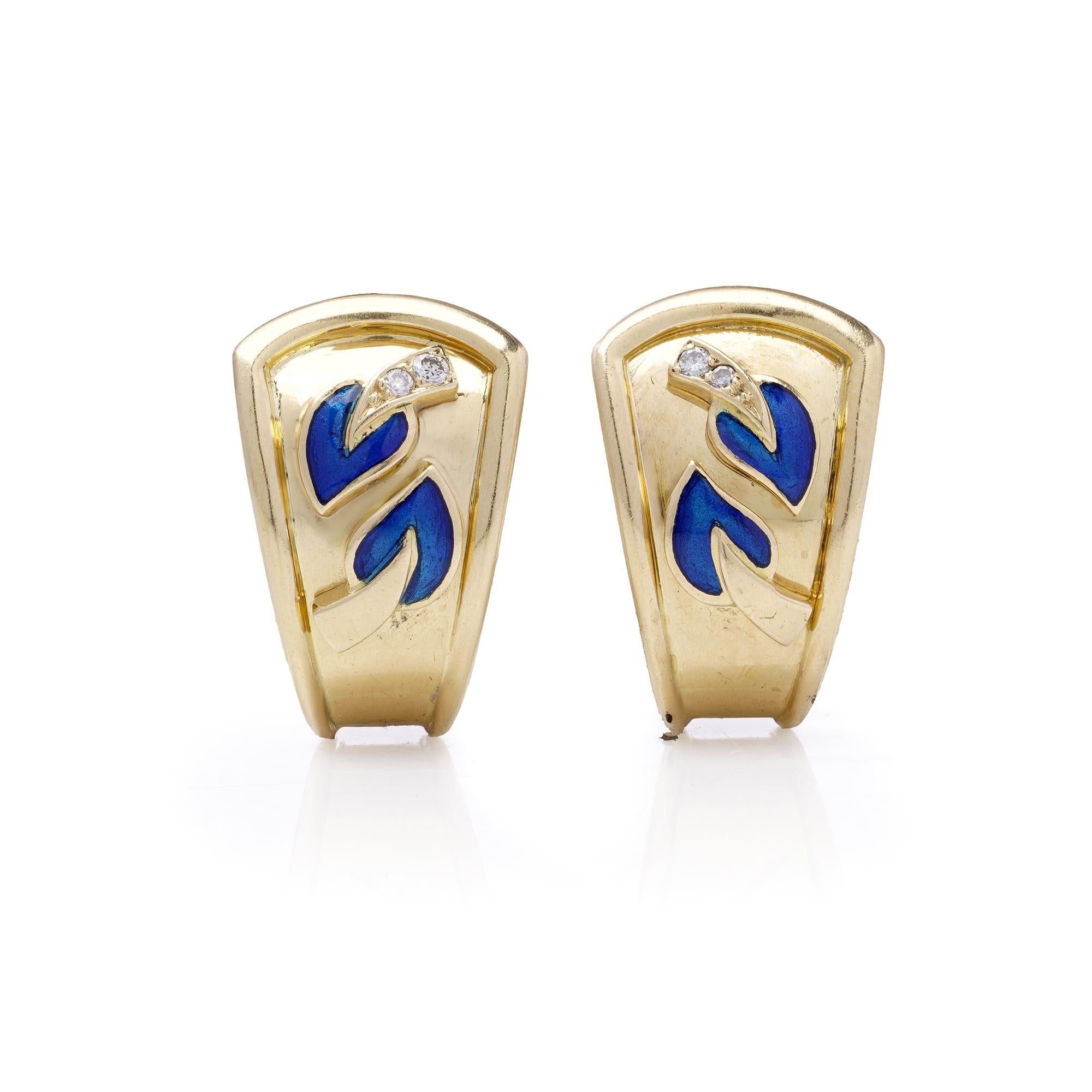 Van Cleef & Arpels Vintage 18kt Gold Clip-On Earrings In Good Condition For Sale In Braintree, GB