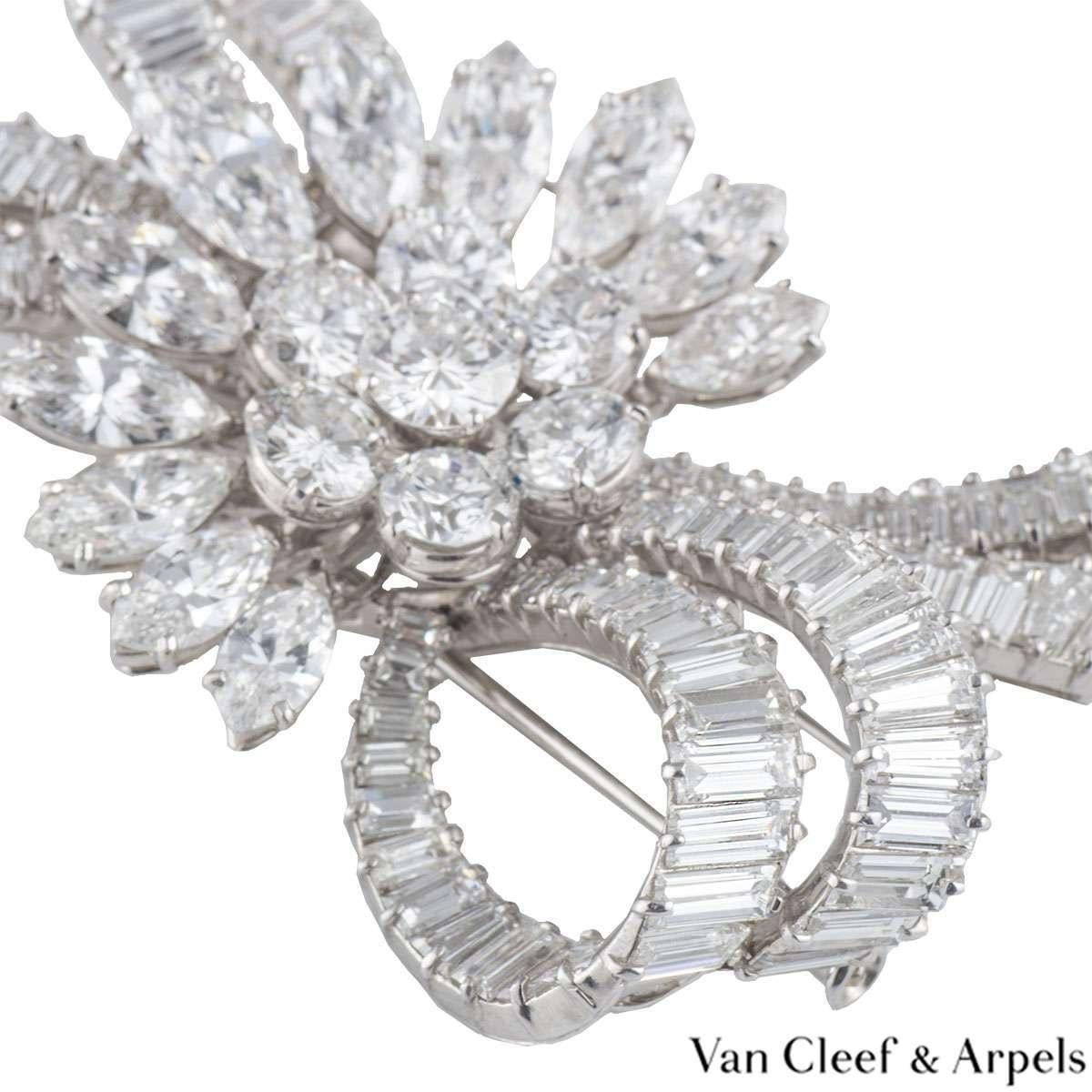 Van Cleef & Arpels Vintage 1950s Diamond Platinum Brooch 14 Carat For Sale 4