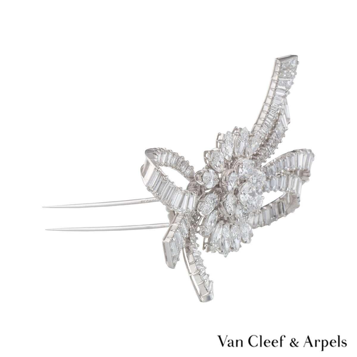 Van Cleef & Arpels Vintage 1950s Diamond Platinum Brooch 14 Carat In Excellent Condition For Sale In London, GB