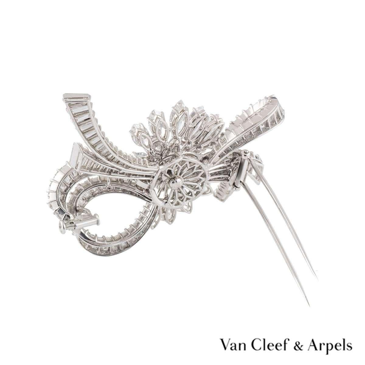 Women's Van Cleef & Arpels Vintage 1950s Diamond Platinum Brooch 14 Carat For Sale