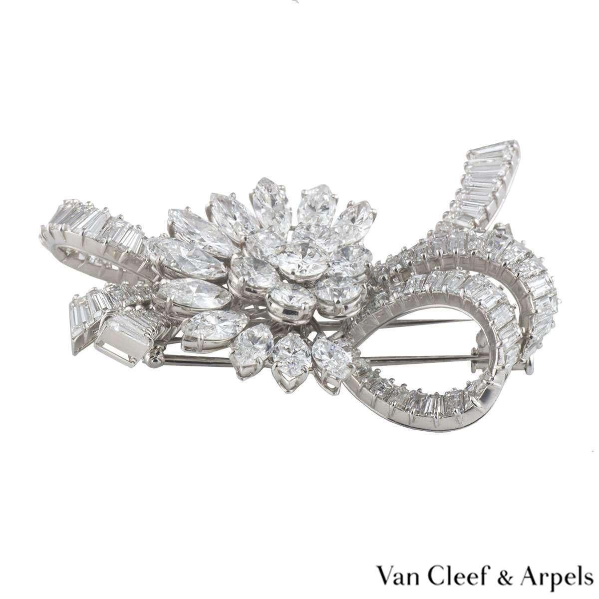 Van Cleef & Arpels Vintage 1950s Diamond Platinum Brooch 14 Carat For Sale 1