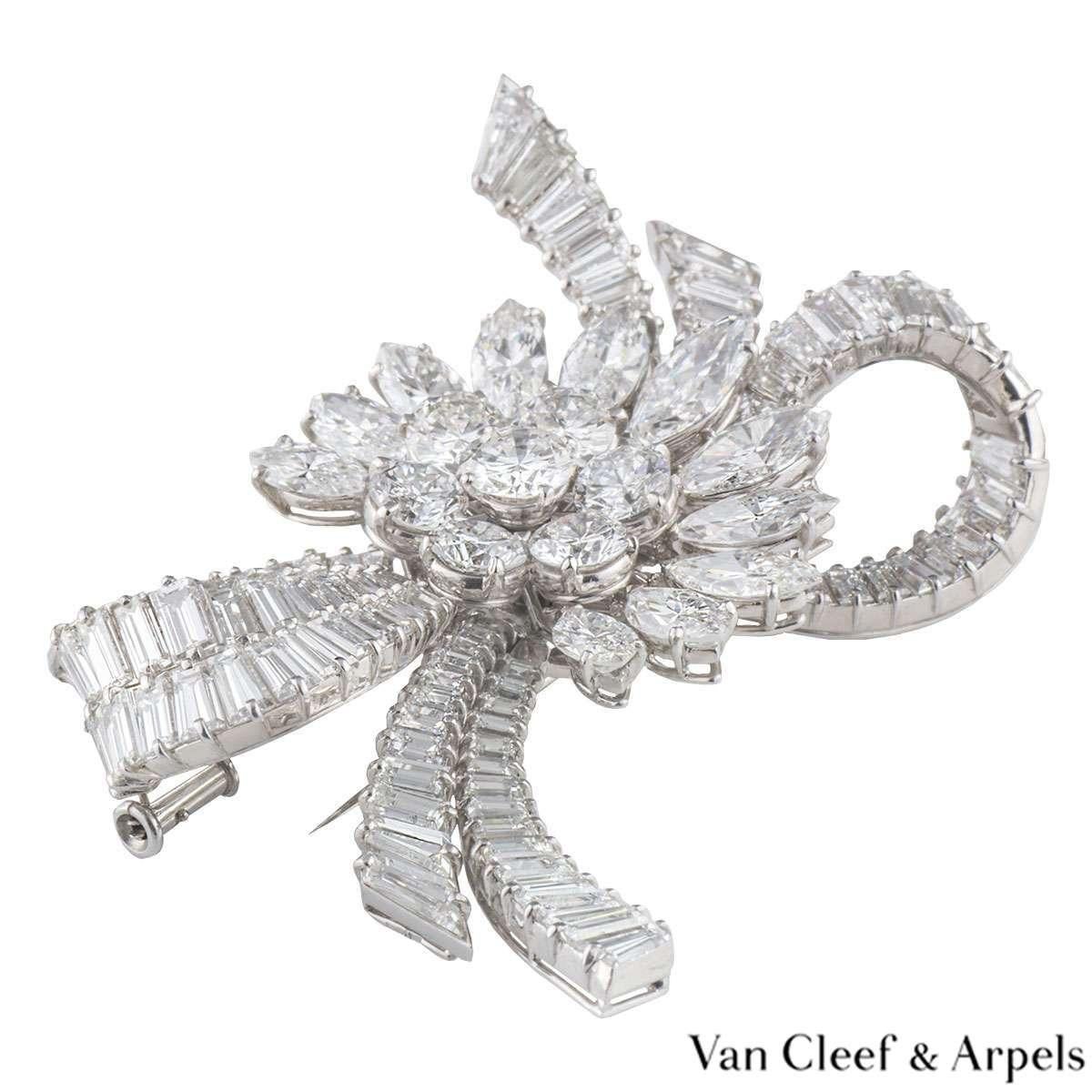 Van Cleef & Arpels Vintage 1950s Diamond Platinum Brooch 14 Carat For Sale 2