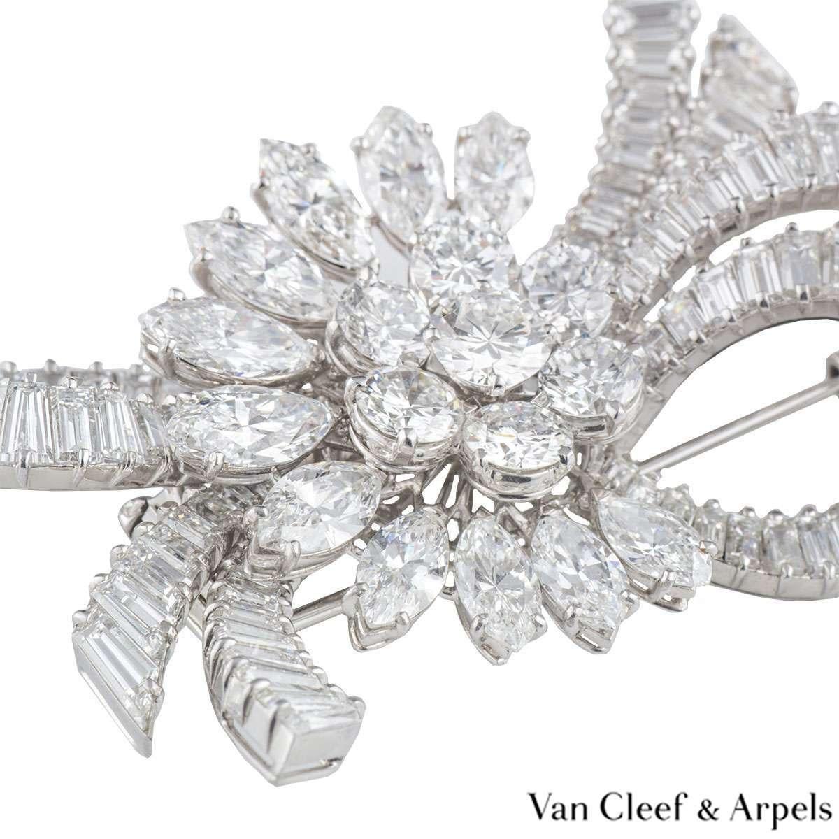Van Cleef & Arpels Vintage 1950s Diamond Platinum Brooch 14 Carat For Sale 3