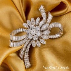 Van Cleef & Arpels Vintage 1950s Diamond Platinum Brooch 14 Carat