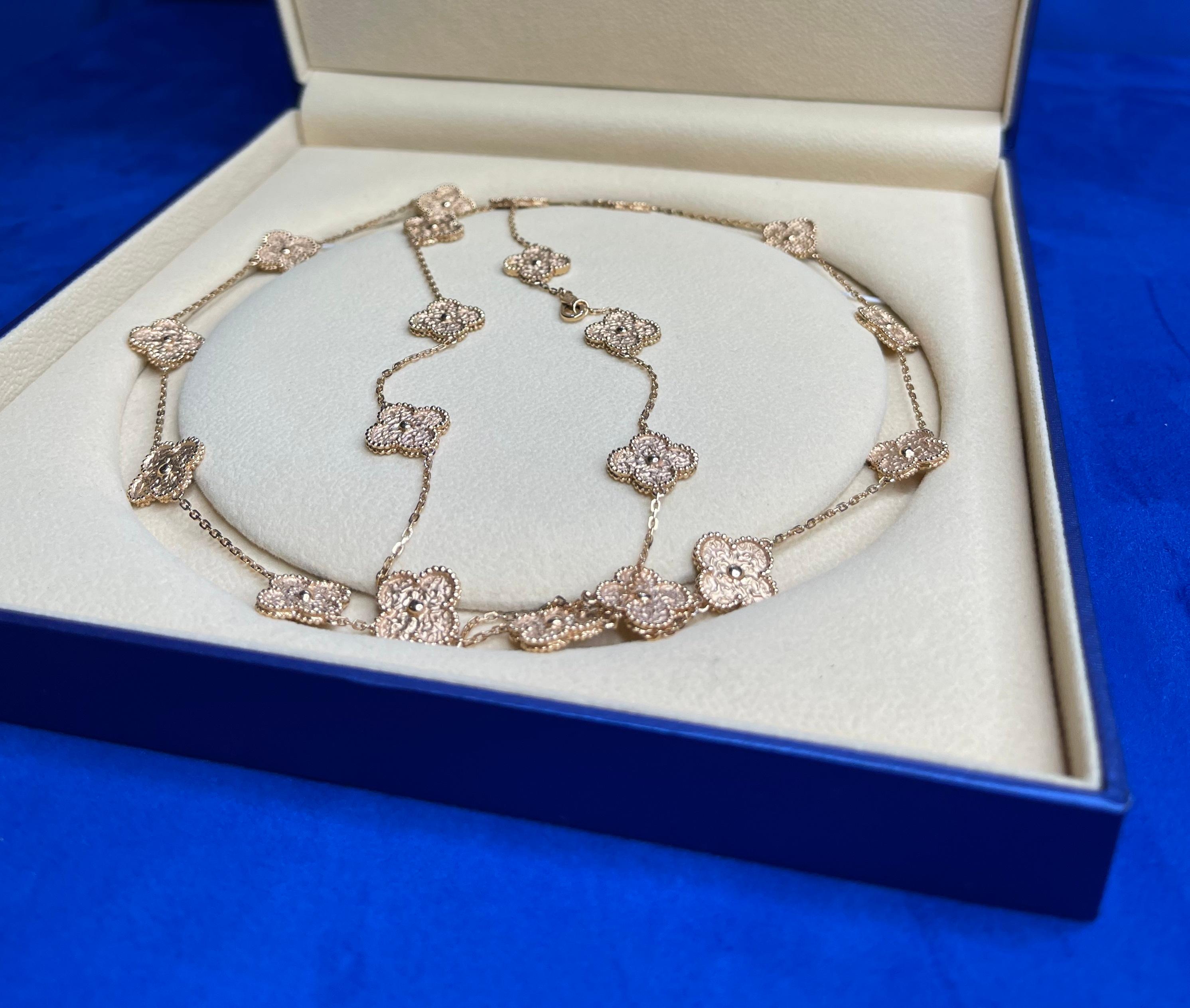 Van Cleef & Arpels Vintage 20 Kleeblatt-Motiv Alhambra Halskette aus 18 Karat Roségold im Zustand „Hervorragend“ in Oakton, VA