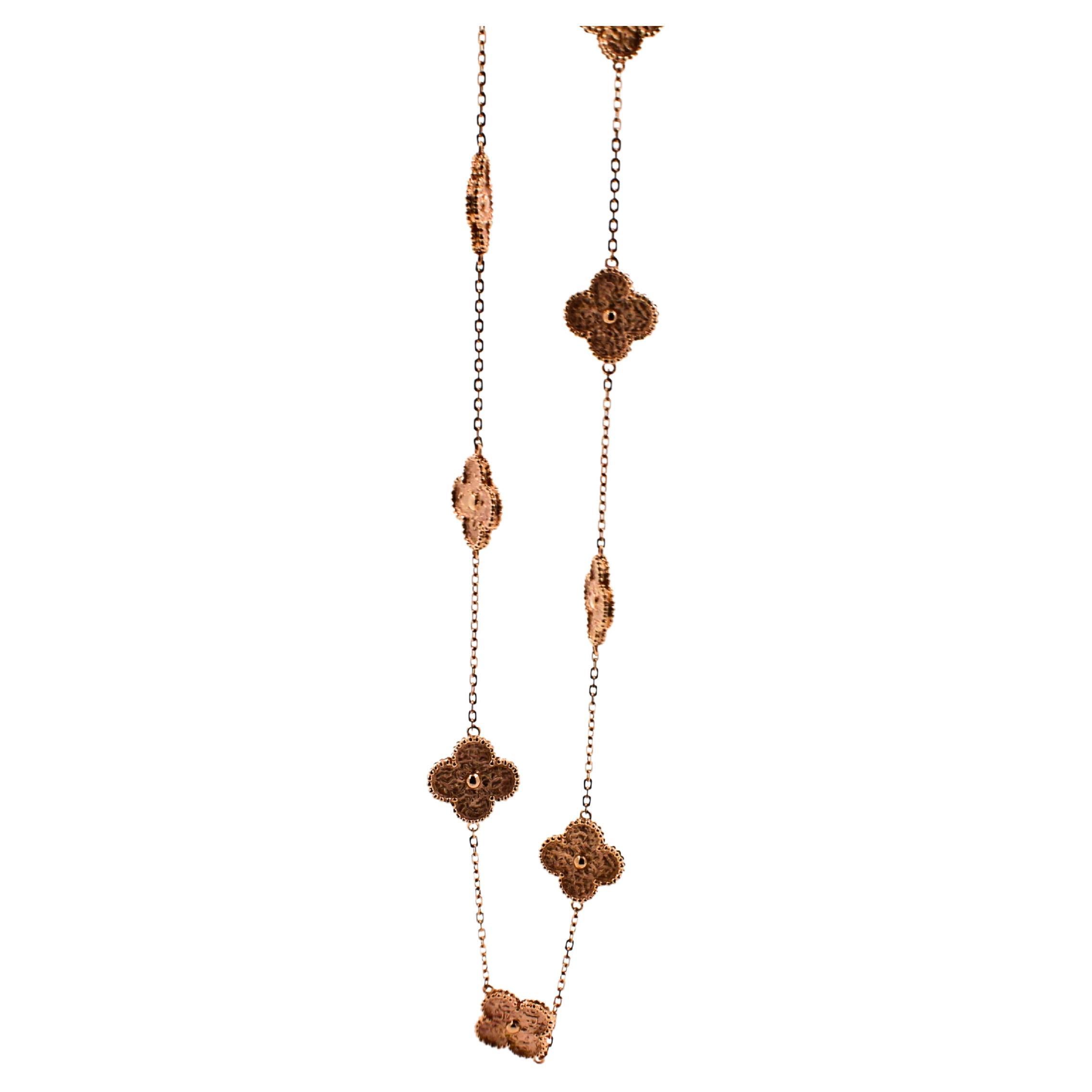 Round Cut Van Cleef & Arpels Vintage 20 Clover Motif Alhambra 18 Karat Rose Gold Necklace
