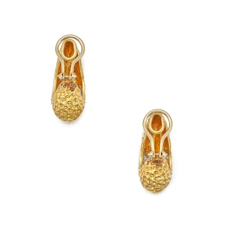 Van Cleef & Arpels Vintage 70s Gold and Diamond Bangle Bracelet and Earrings Set For Sale 3