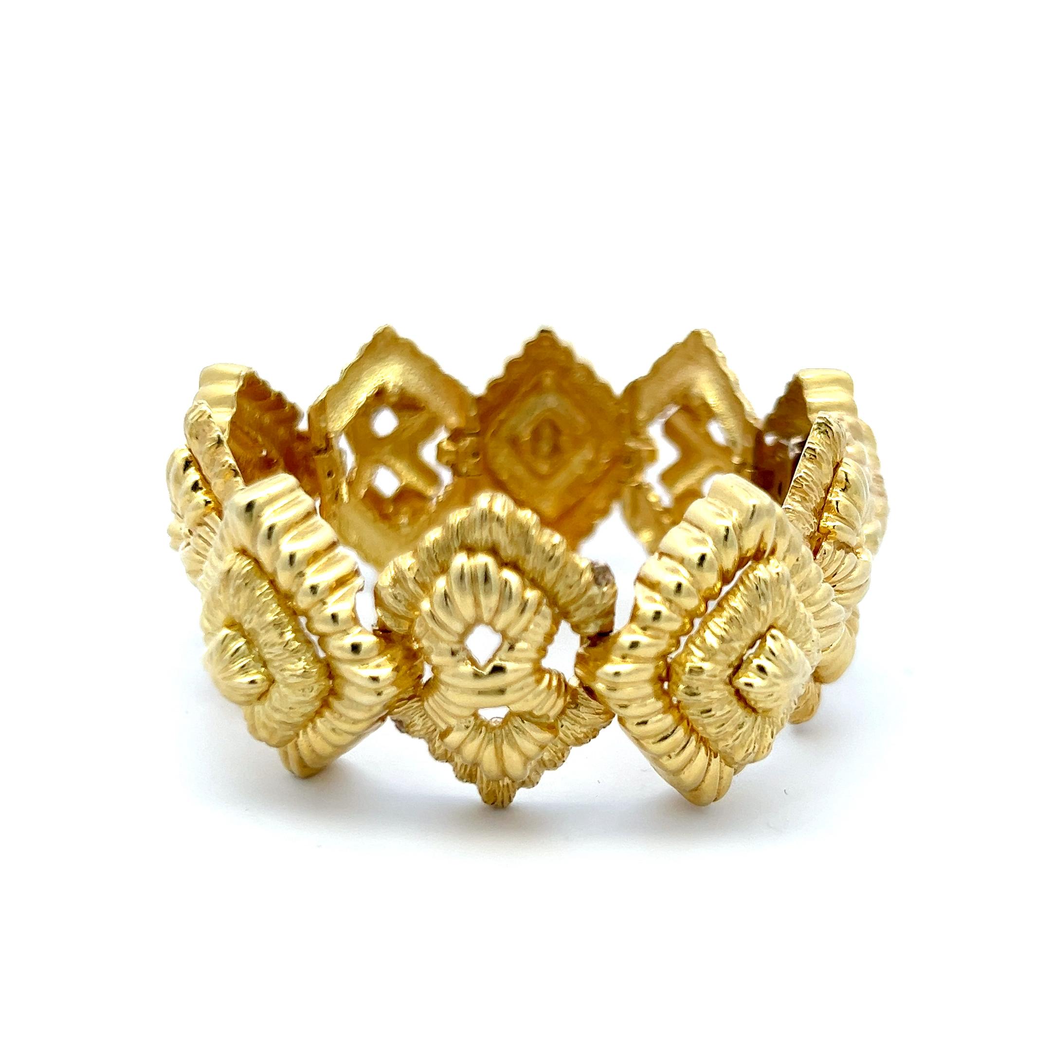 Van Cleef & Arpels Vintage 85.70 grammes A Link en or jaune 18 carats Pour femmes en vente
