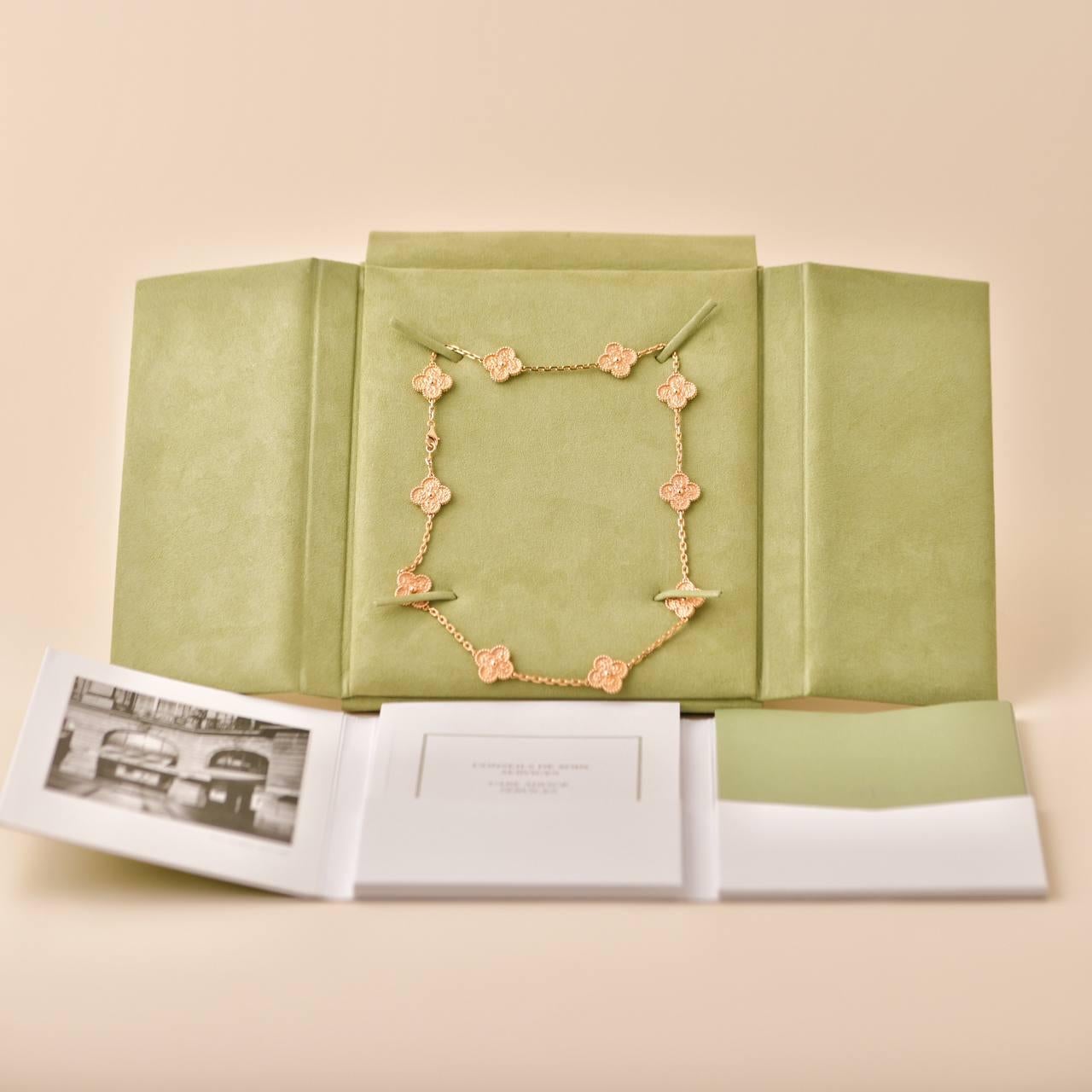 SKU	33301424
Comes With	Full Set (Box, Card, Invoice)
Date	2022
Model	VCARN9T100
Serial Number	JE******
Metal	18k Rose Gold
Weight	Approximately 27.63 g
Length	Approximately 43 cm
Condition	Excellent
__________________________________

If you are