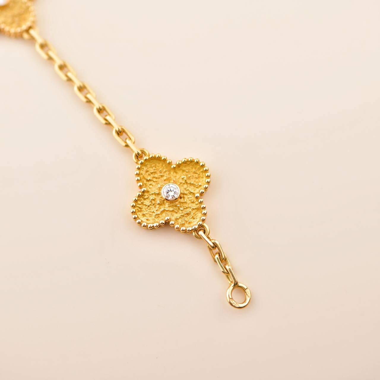 10 motif alhambra necklace