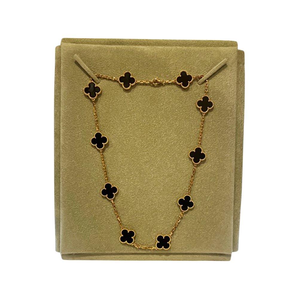 In Anlehnung an das allererste Alhambra-Schmuckstück aus dem Jahr 1968 zeichnen sich die Vintage Alhambra-Kreationen von Van Cleef & Arpels durch ihre einzigartige, zeitlose Eleganz aus. Diese vom Kleeblatt inspirierten Glückssymbole sind mit einem