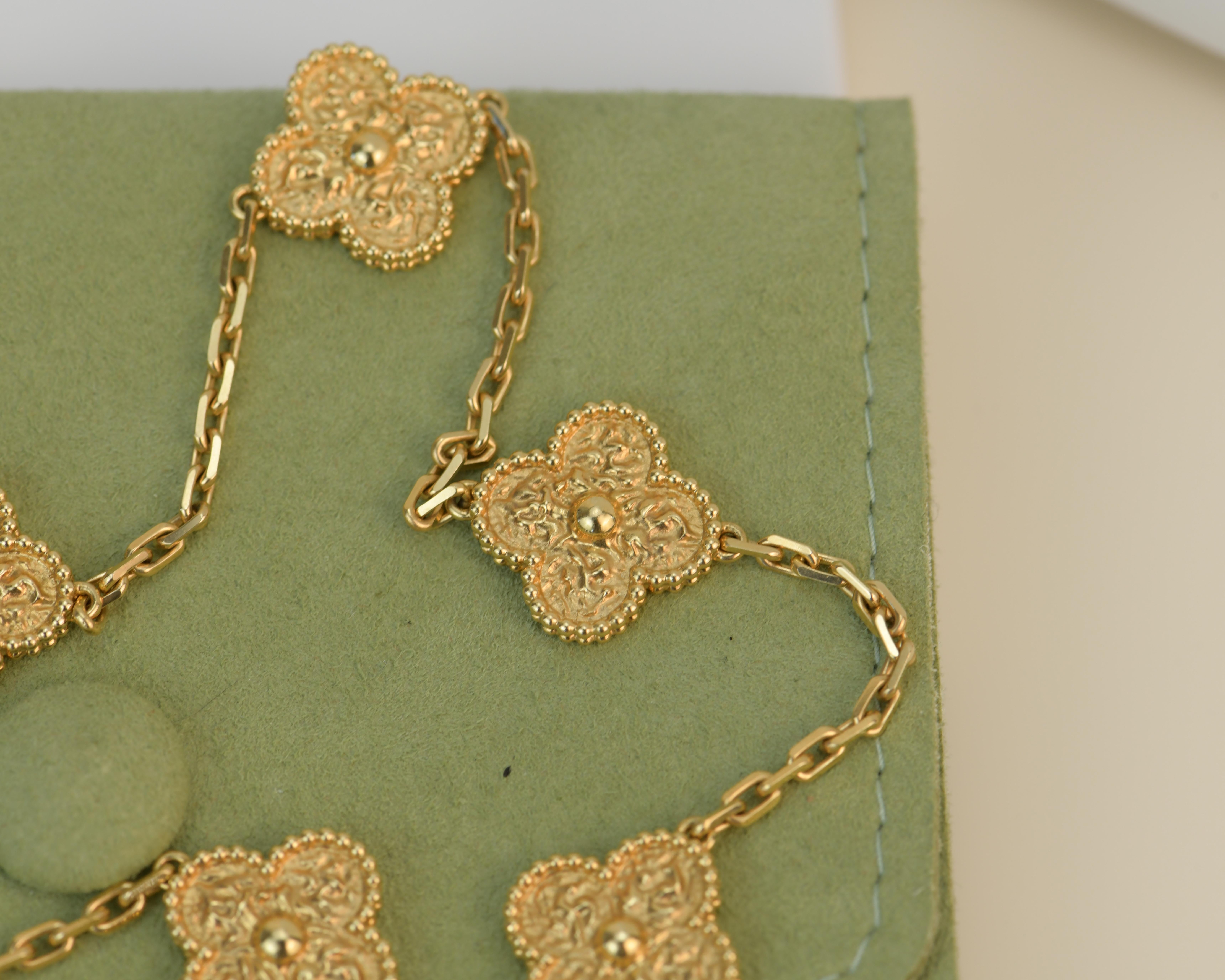 10 motif van cleef necklace gold