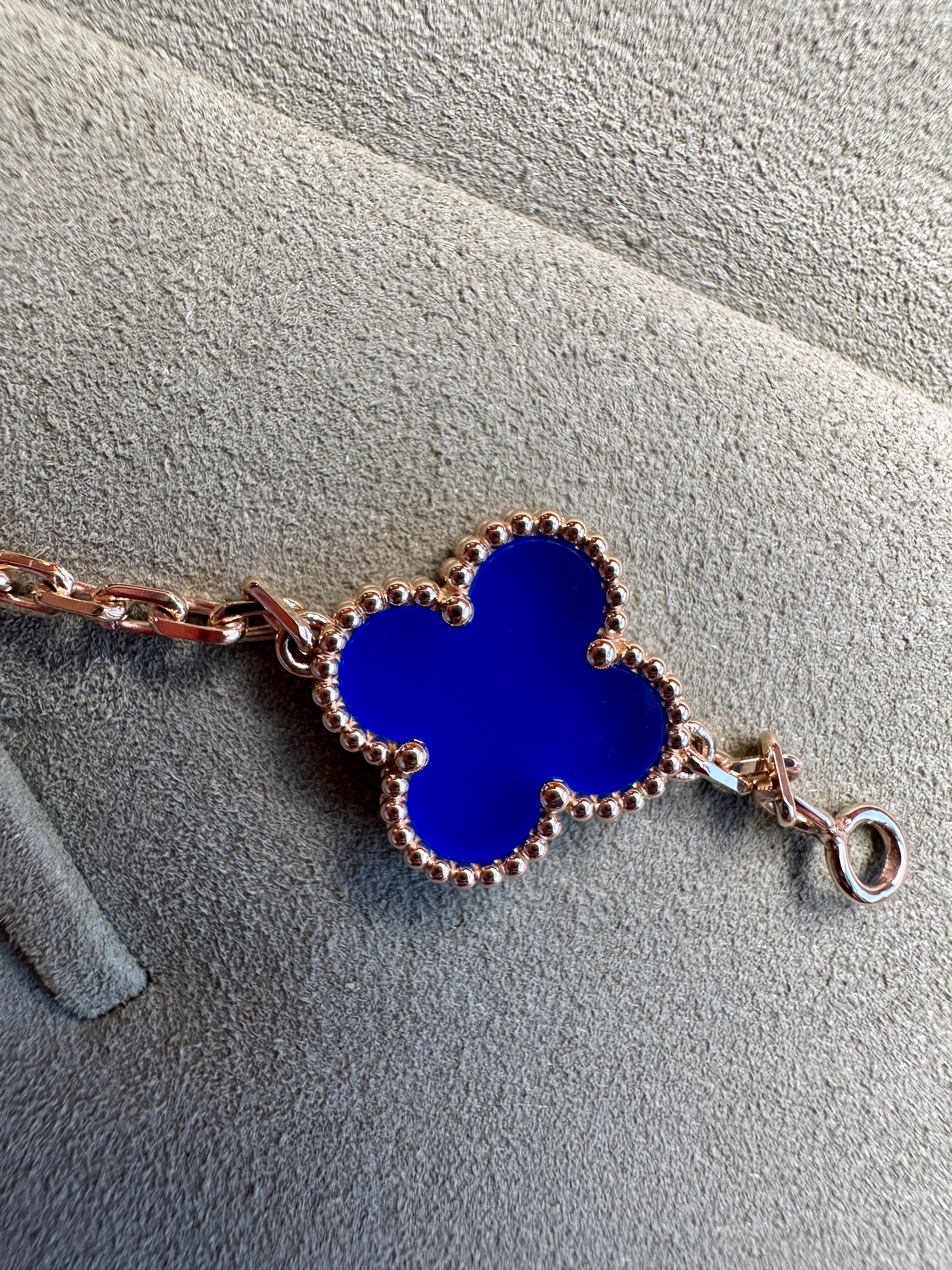 Van Cleef & Arpels Vintage Alhambra 10 Motifs Agate Necklace, Yellow Gold 2