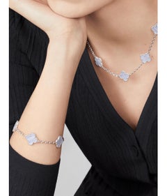 Van Cleef & Arpels Vintage Alhambra Chalcedon-Halskette mit 10 Motiven aus Chalcedon