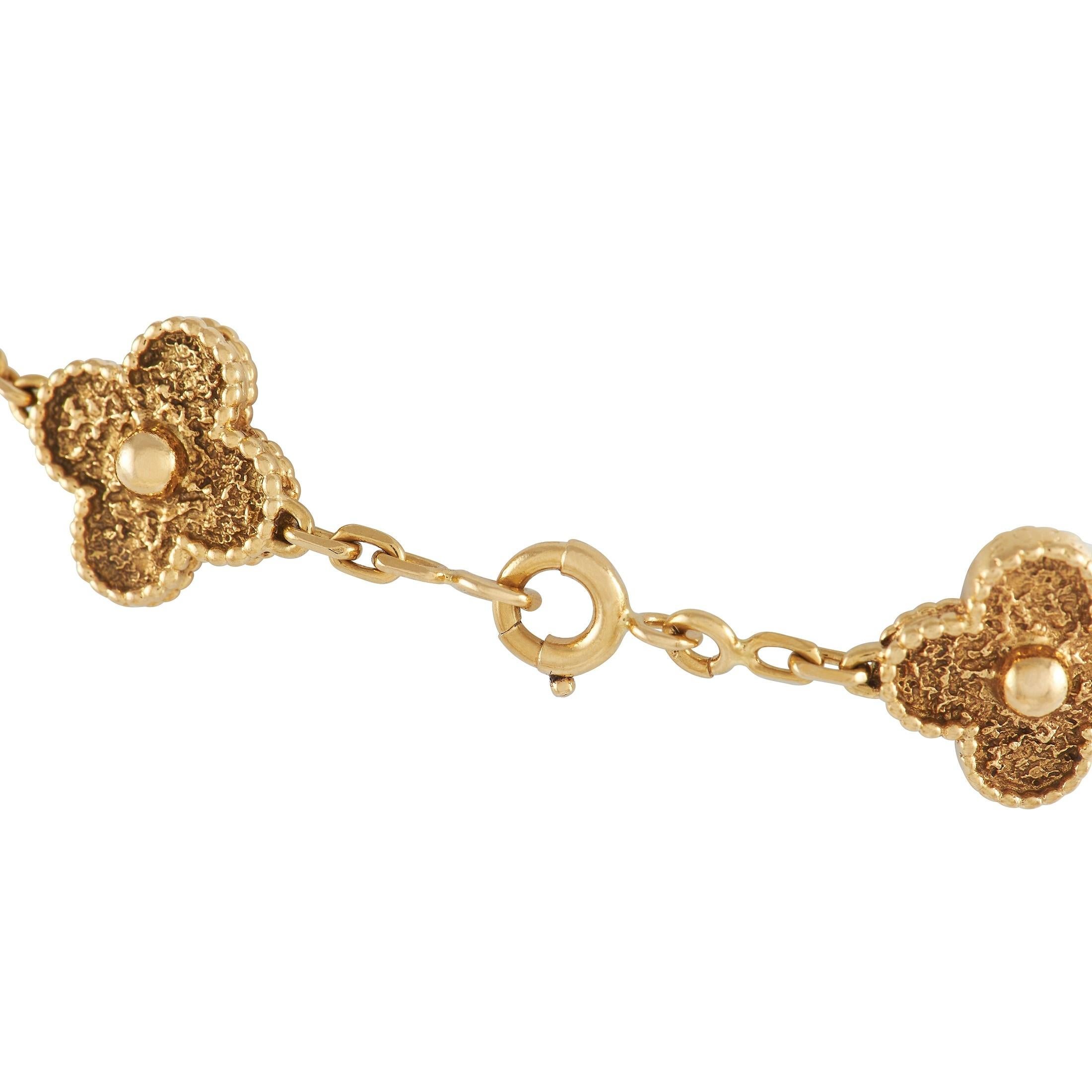 Van Cleef & Arpels Vintage Alhambra Halskette mit 20 Vintage-Motiven aus 18 Karat Gelbgold 1