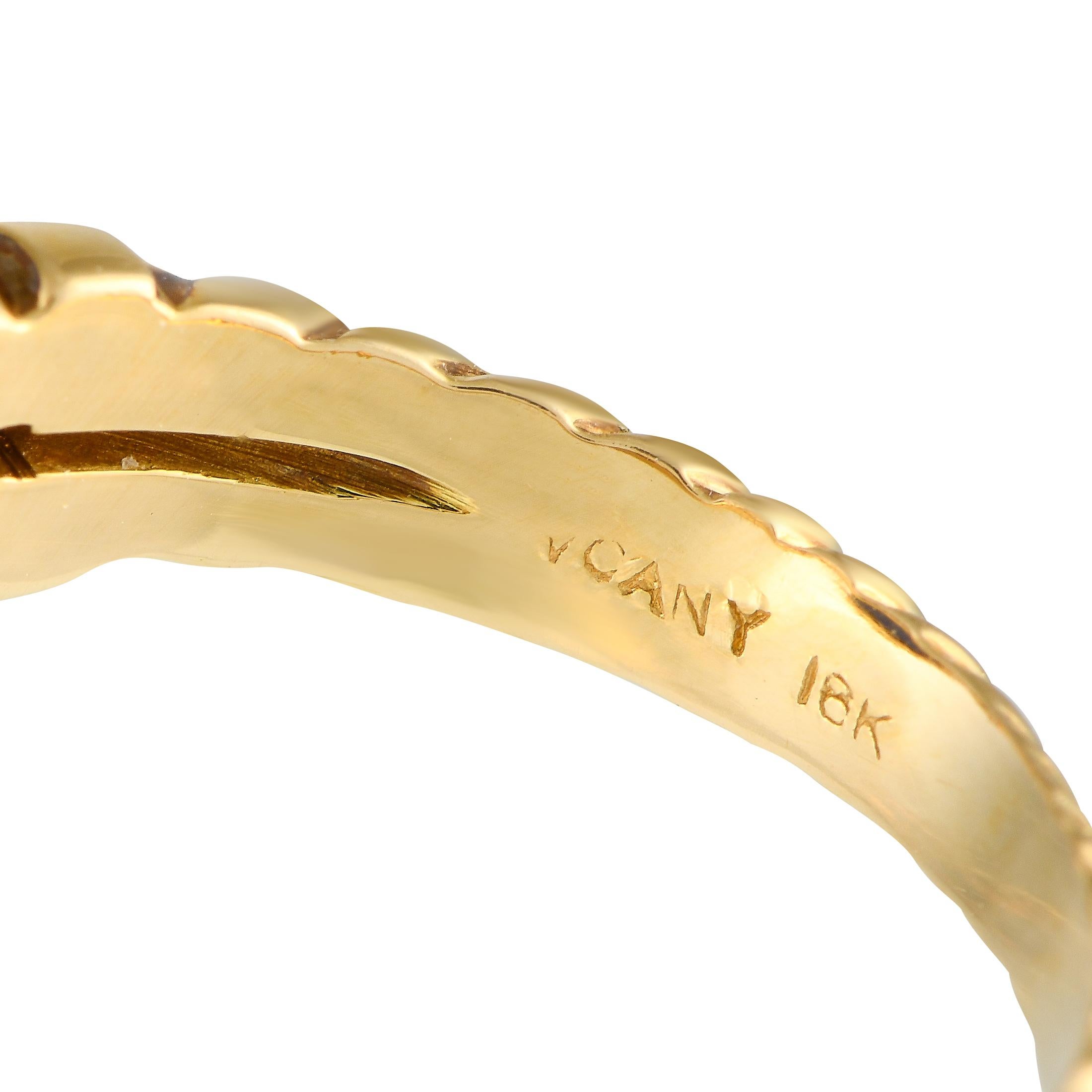 Van Cleef & Arpels Vintage Alhambra Ring aus 18 Karat Gelbgold mit Diamant und Lapislazuli im Zustand „Hervorragend“ in Southampton, PA