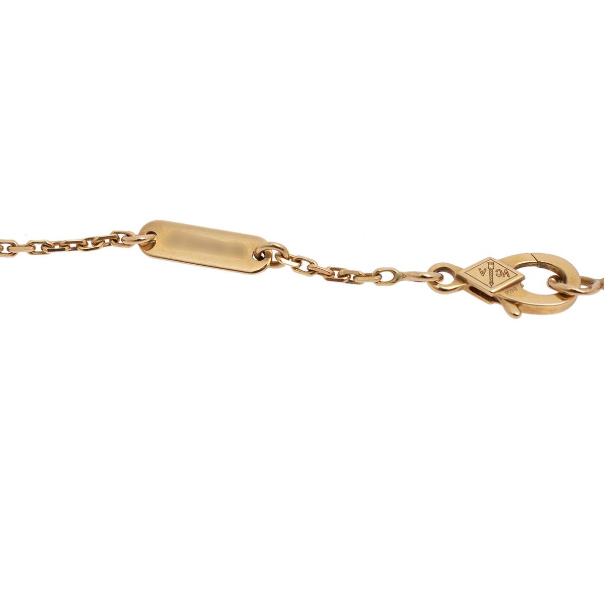 Contemporary Van Cleef & Arpels Vintage Alhambra 18K Yellow Gold Malachite Pendant Necklace