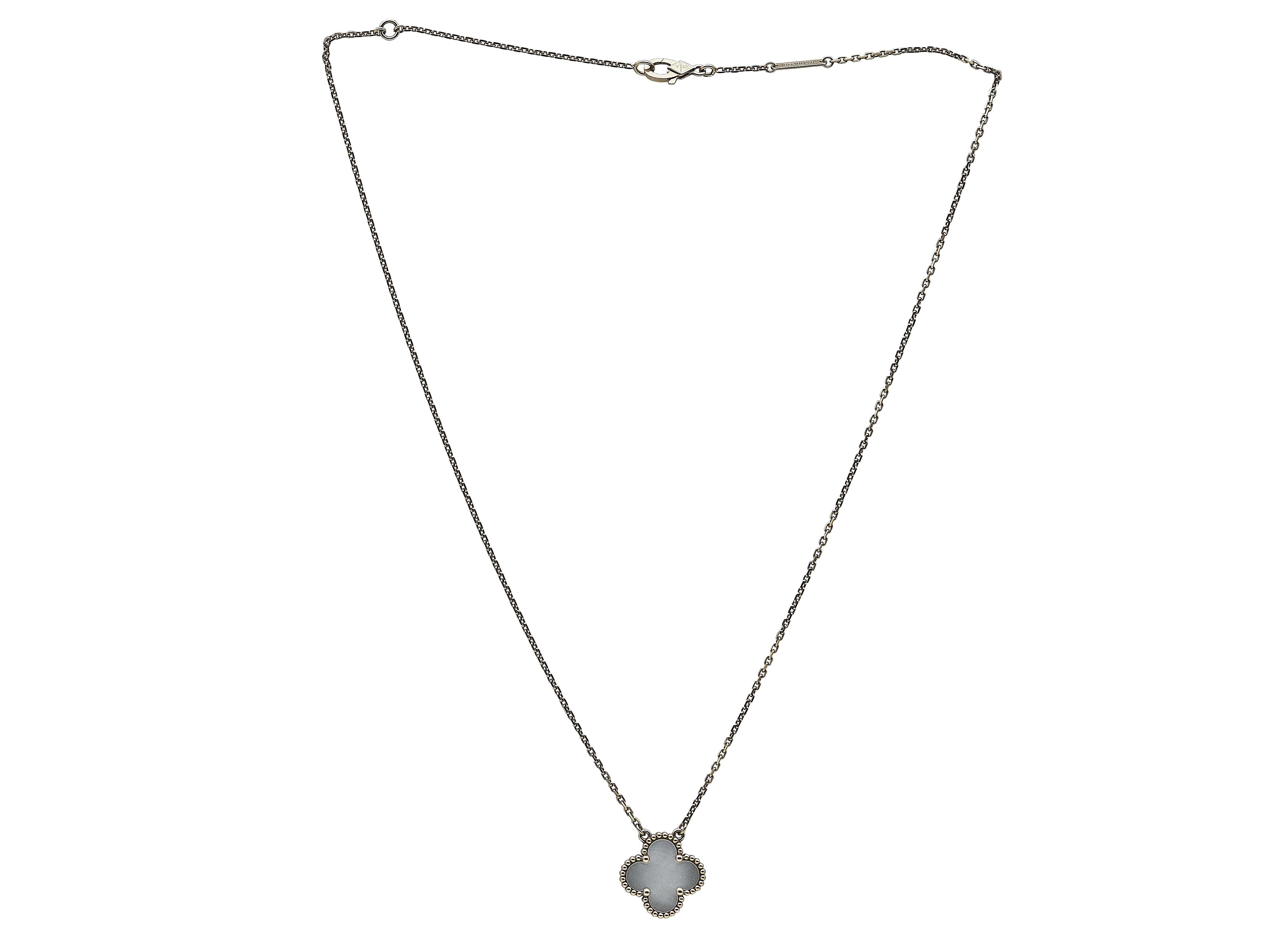 Van Cleef & Arpels Vintage Alhambra 18K Yellow Gold Mother-of-Pearl Necklace In Excellent Condition For Sale In New York, NY